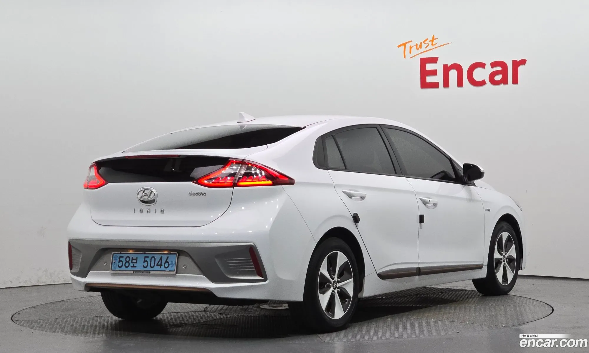 Hyundai Ioniq Electric 2018 — 12