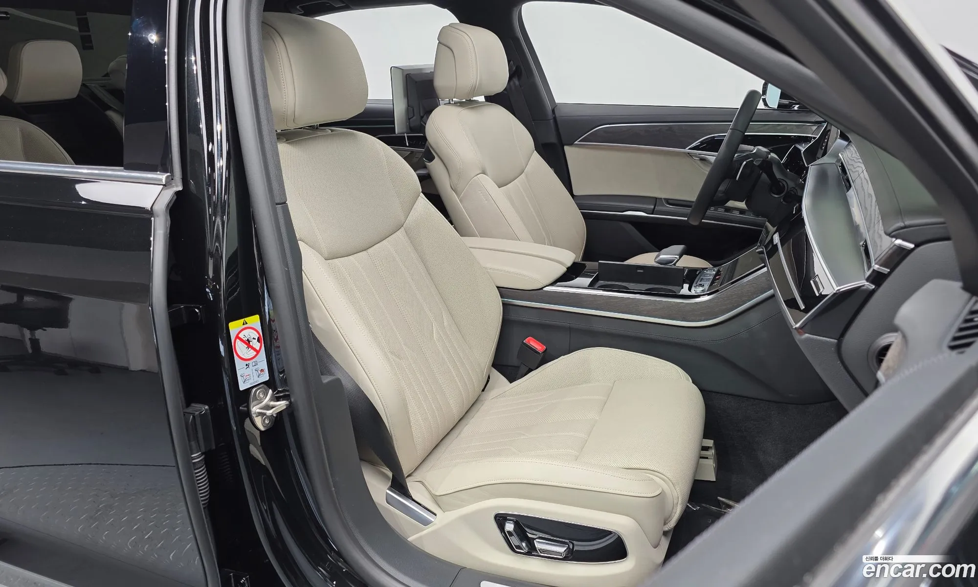 Audi A8 2023 WAUZZZF80PN002968 — 19
