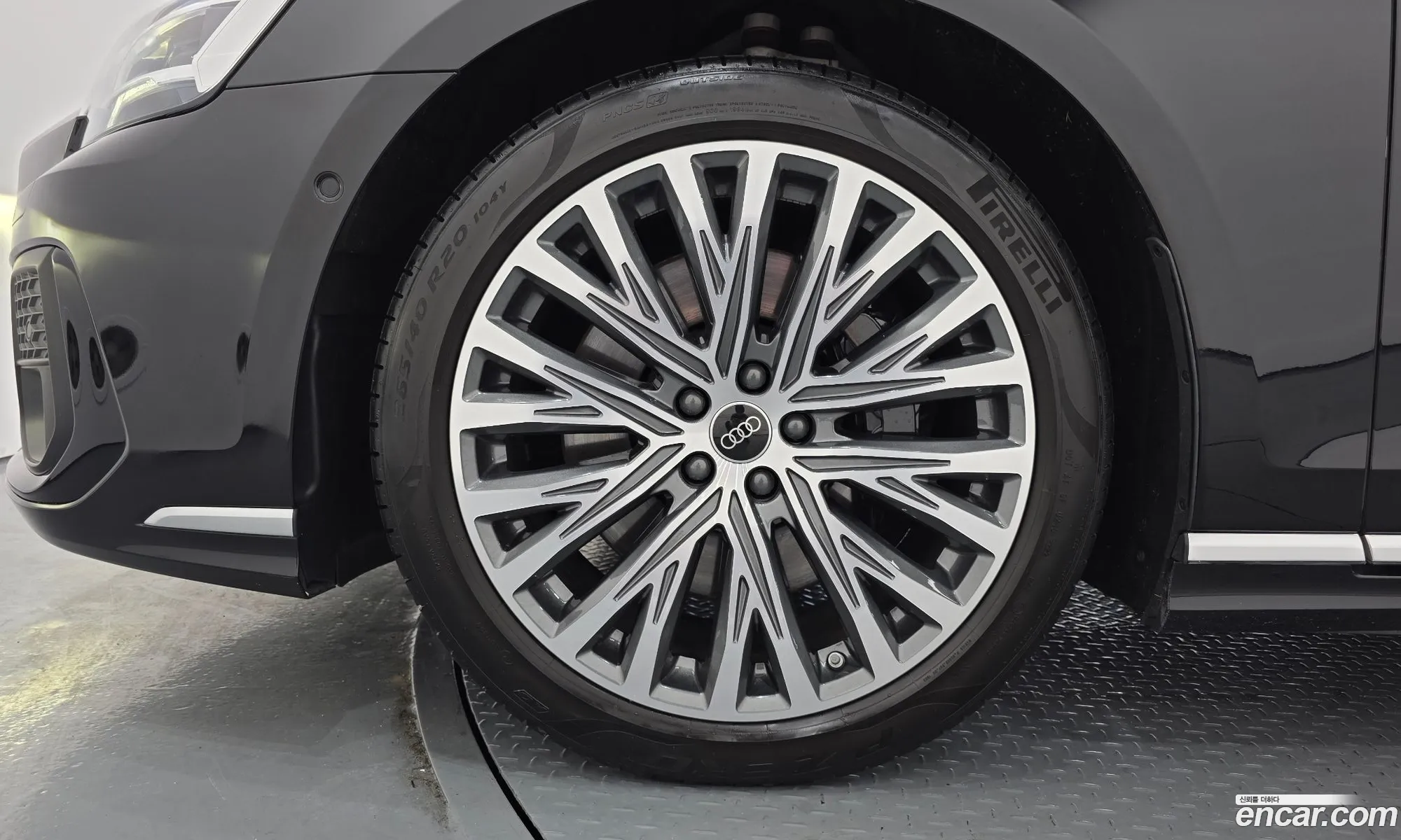 Audi A8 2023 WAUZZZF80PN002968 — 3