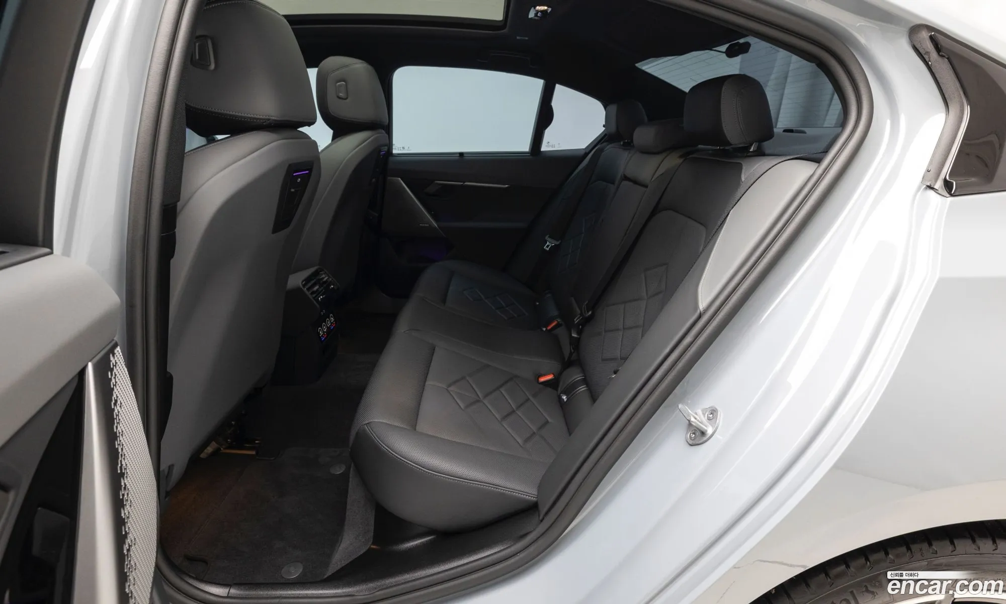 BMW 5 Series 2025 — 9