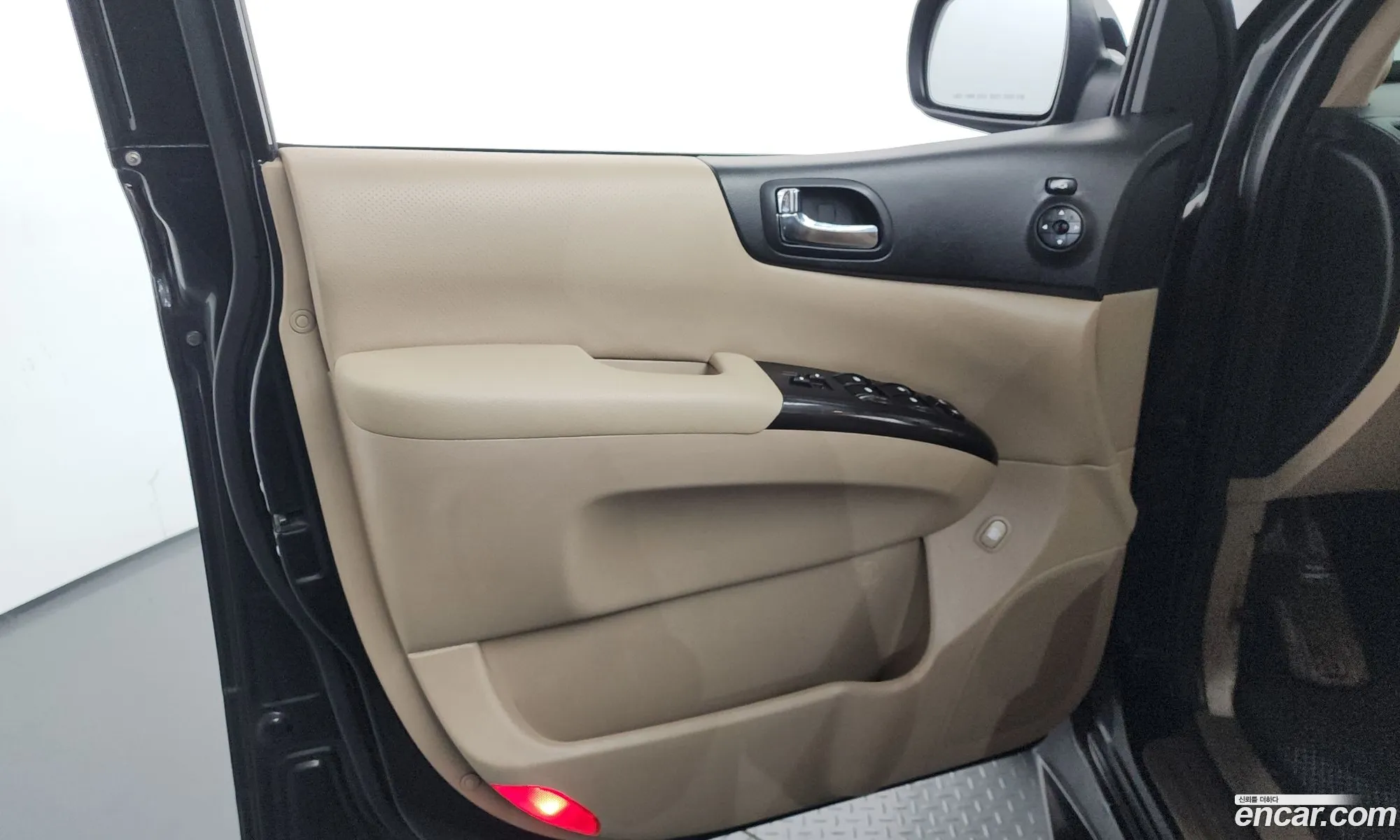 Kia Carnival R 2013 — 33