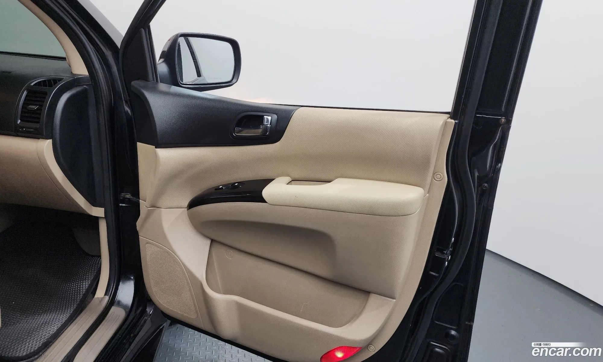 Kia Carnival R 2013 — 17