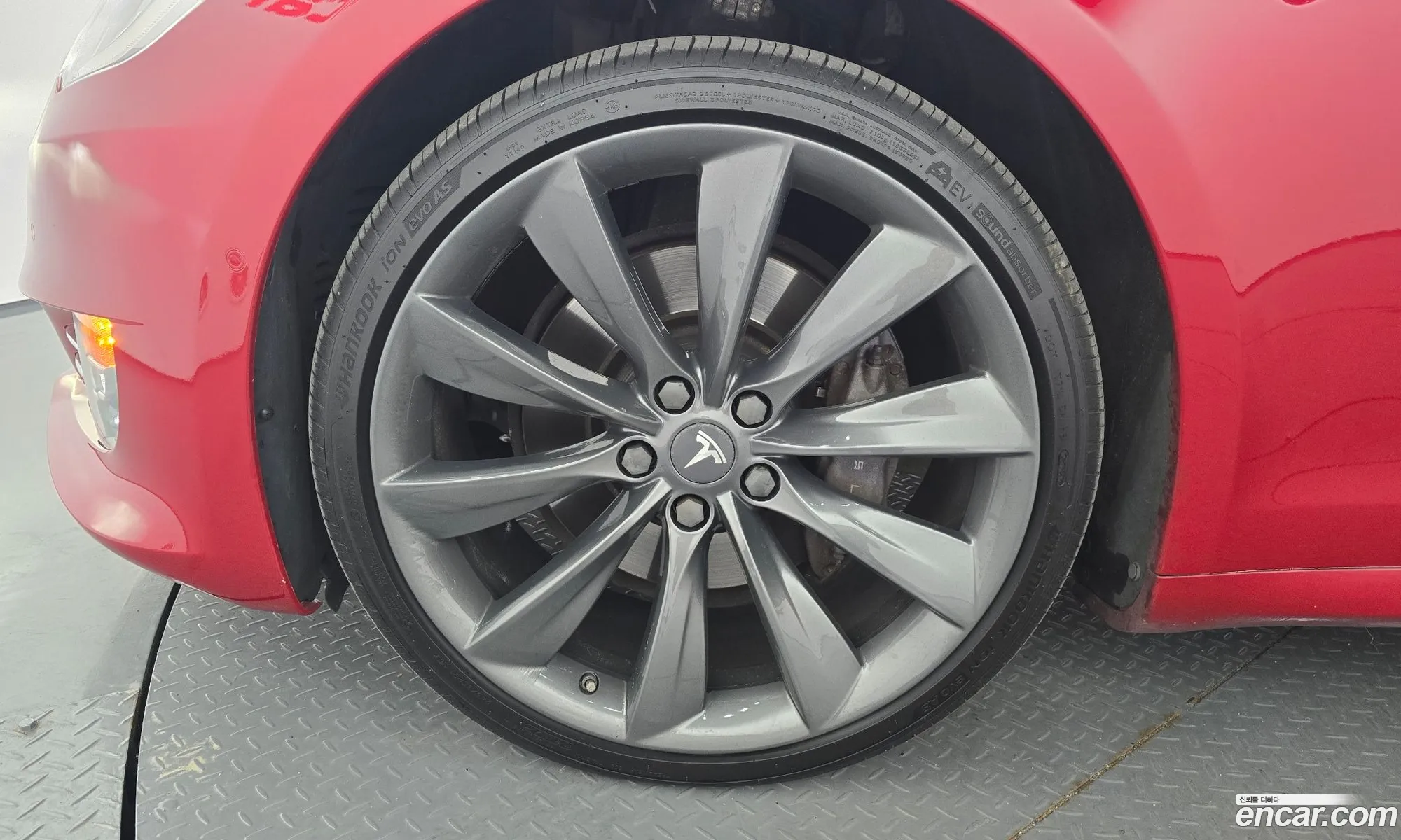 Tesla Model S 2017 5YJSA1E22HF219027 — 16