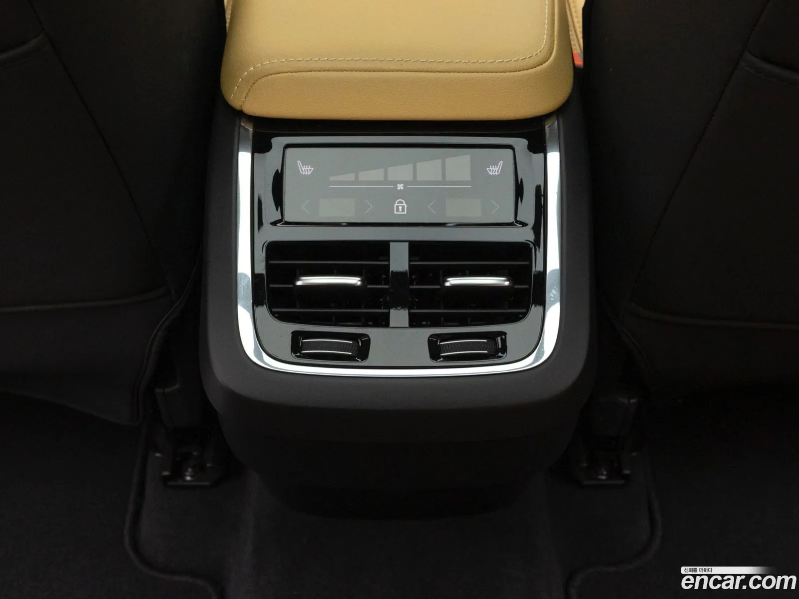 Volvo XC60 2023 — 16