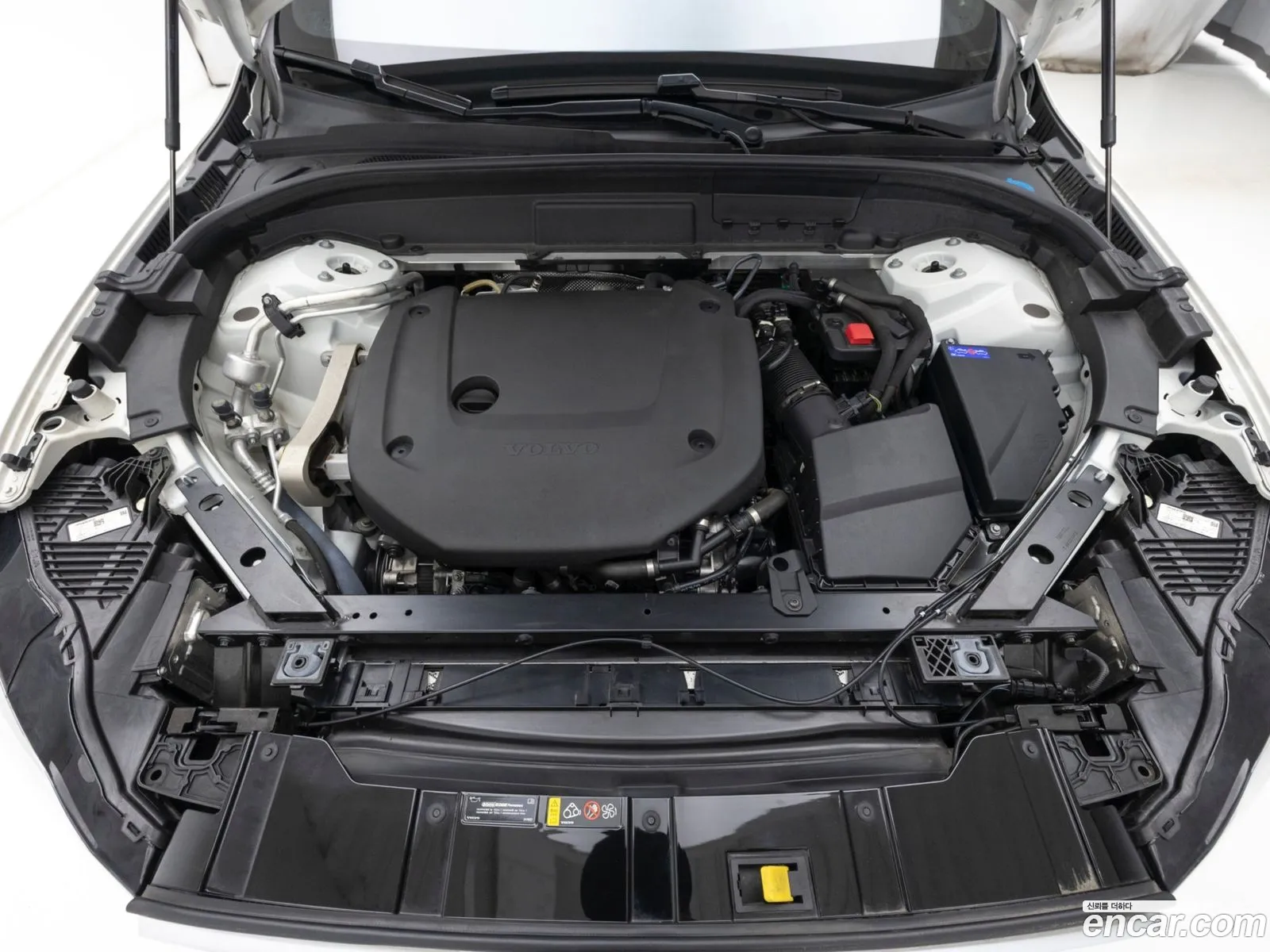 Volvo XC60 2023 — 2