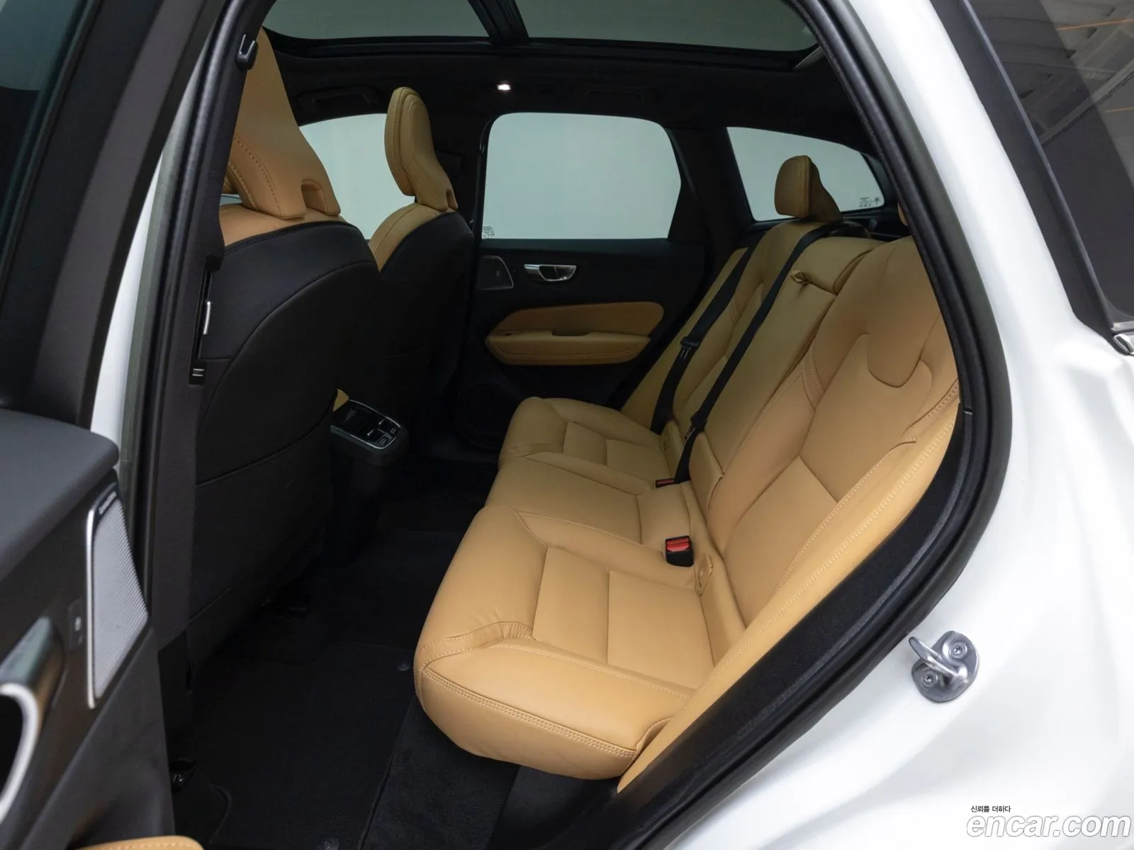 Volvo XC60 2023 — 3