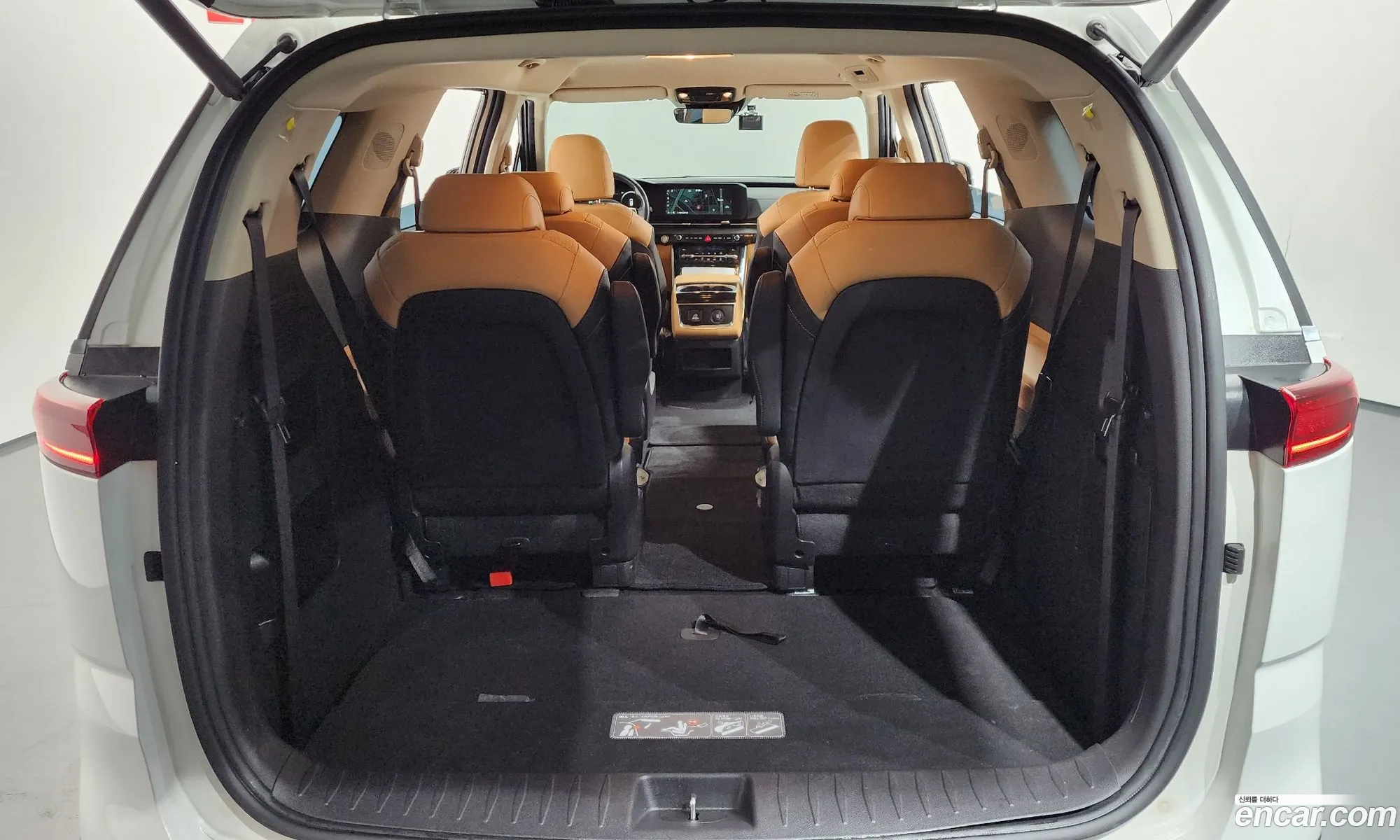 Kia Carnival 2021 — 16