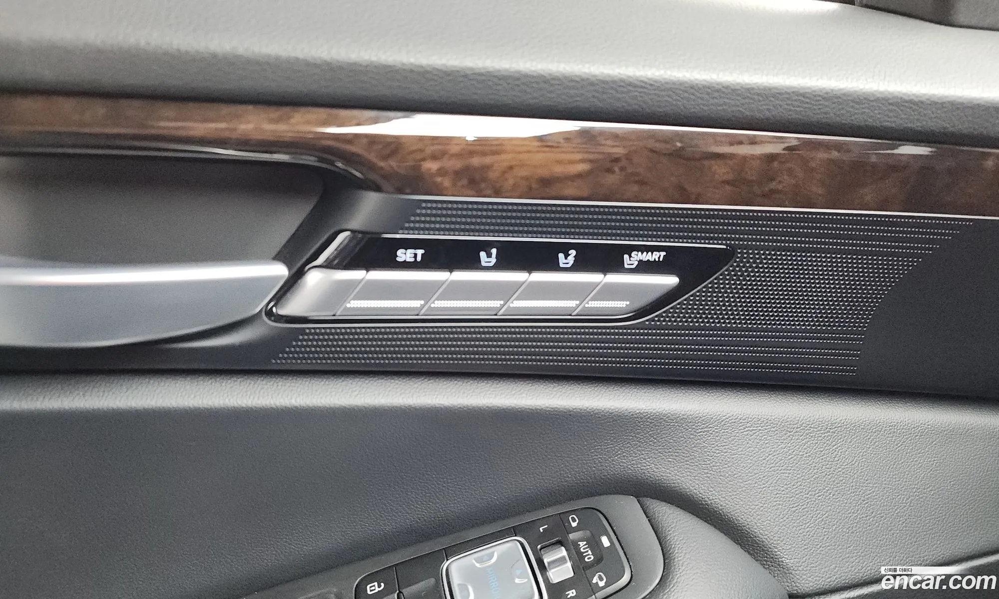 Genesis G90 2018 — 28
