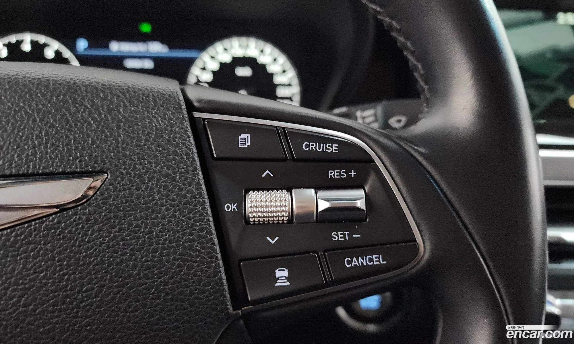 Genesis G90 2018 — 26