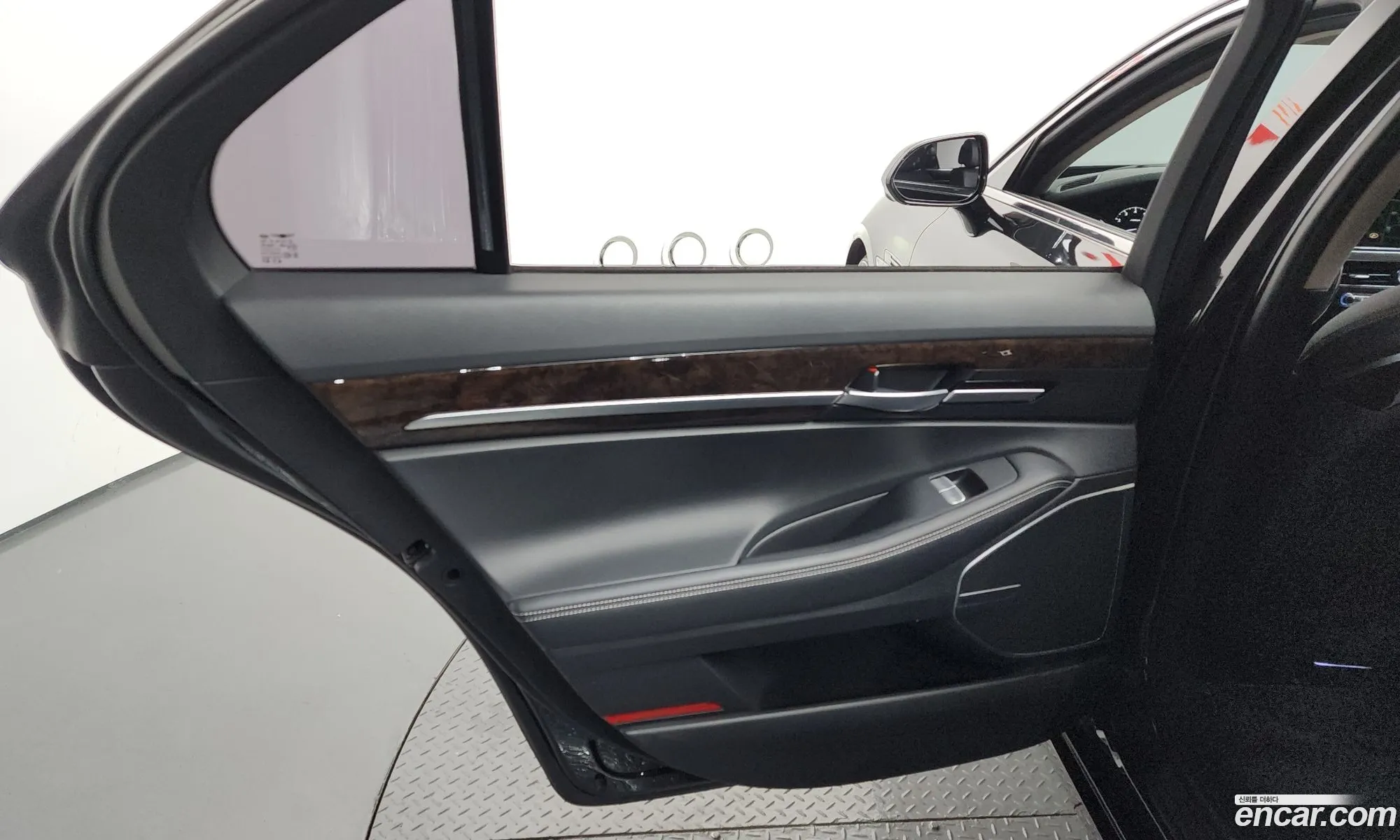 Genesis G90 2018 — 20