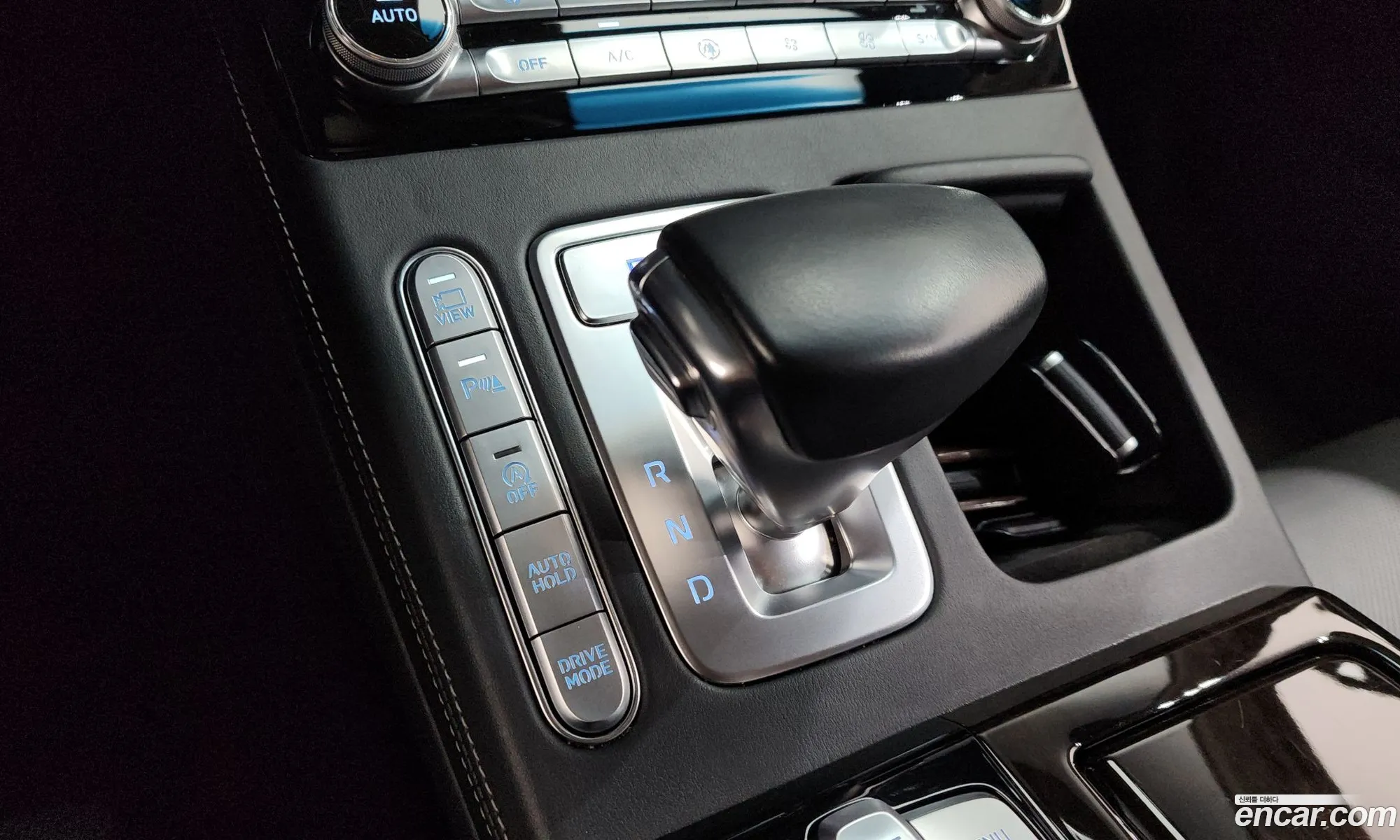 Genesis G90 2018 — 25