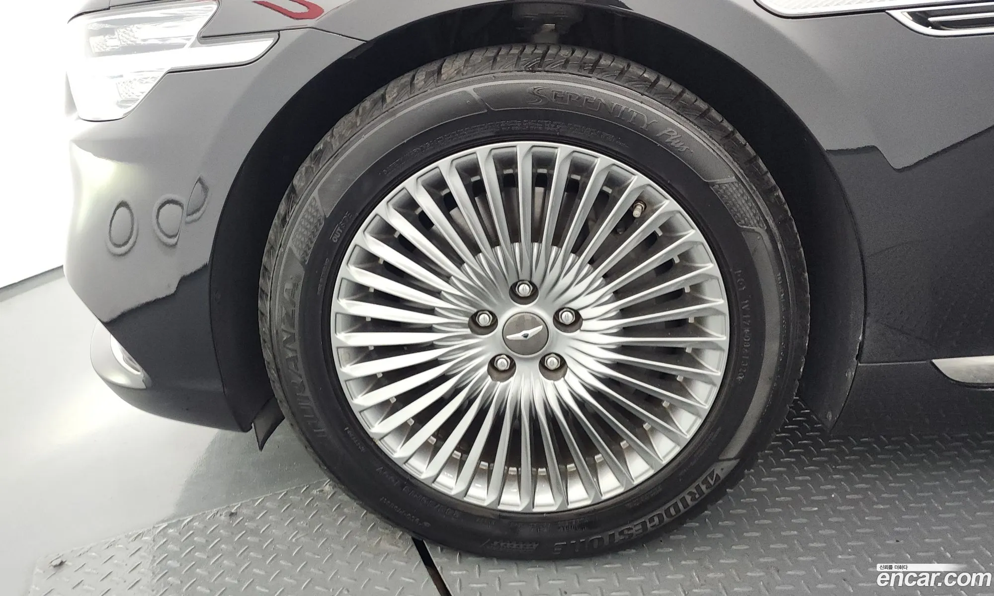 Genesis G90 2018 — 23