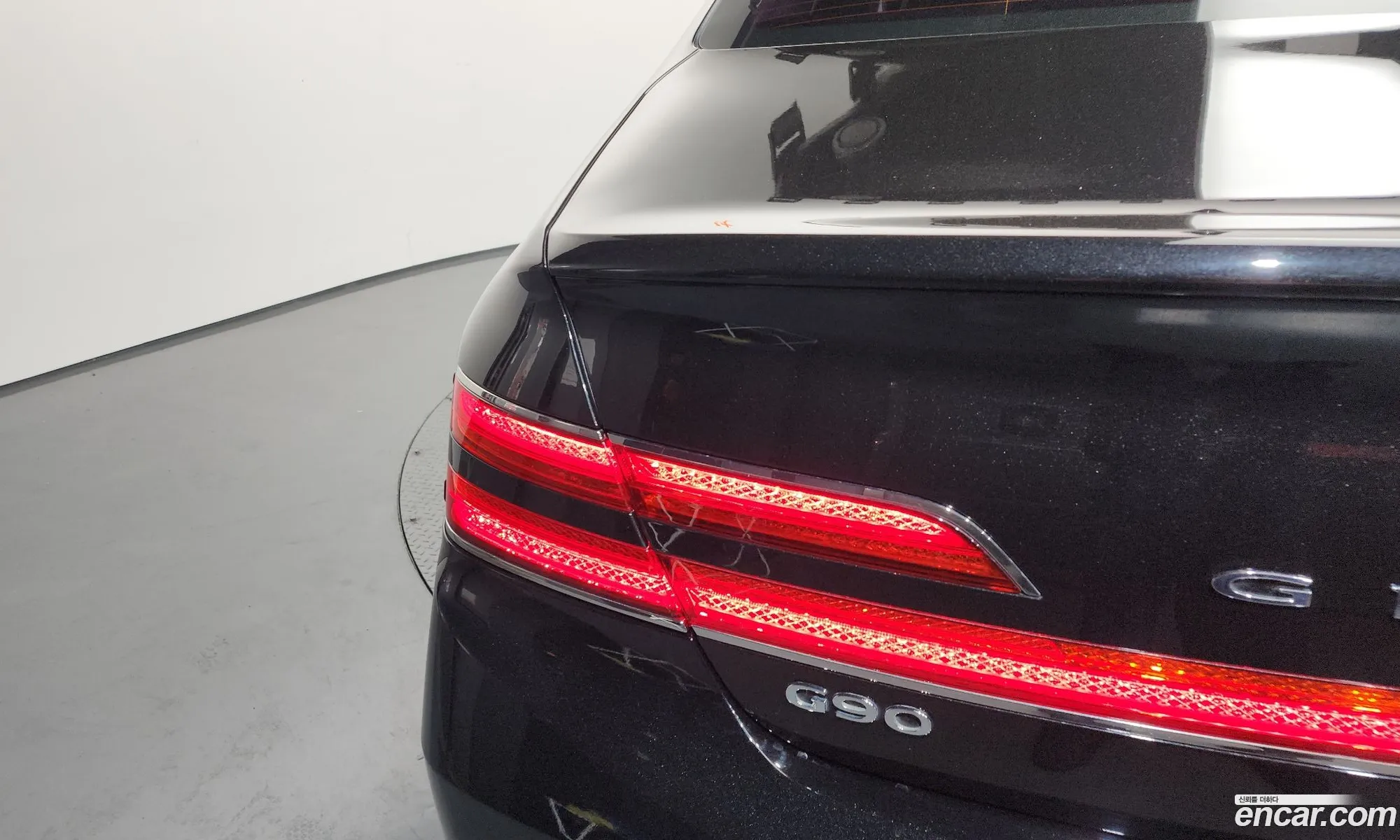 Genesis G90 2018 — 17