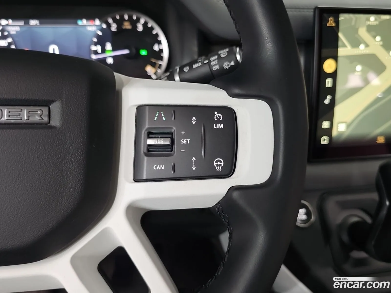 Land Rover Defender 2023 — 14