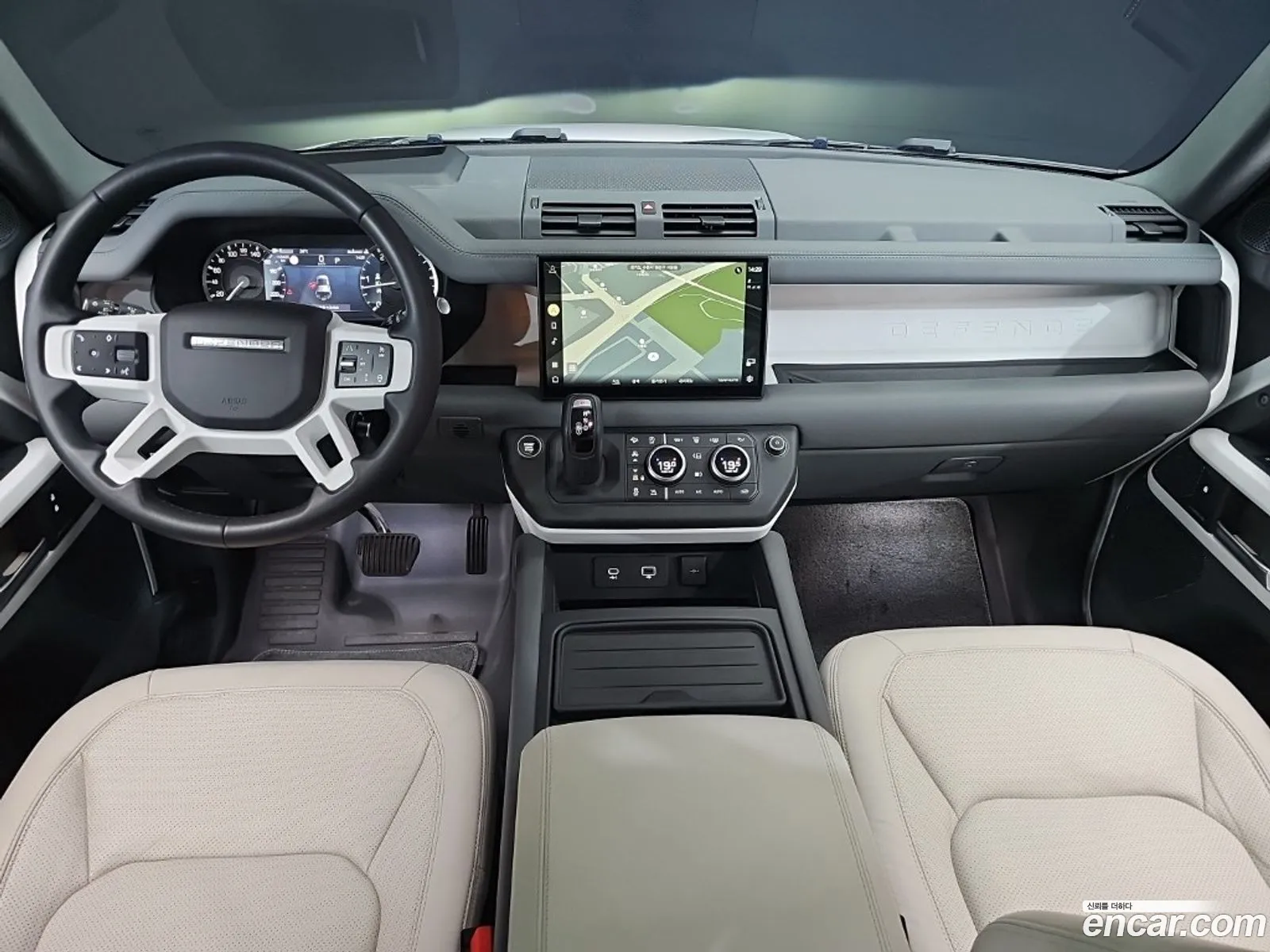 Land Rover Defender 2023 — 13