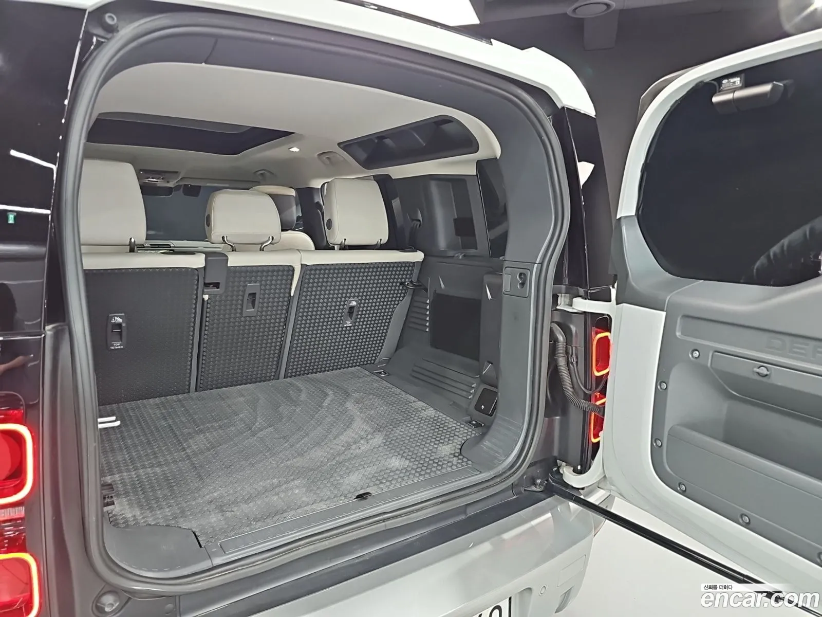 Land Rover Defender 2023 — 10