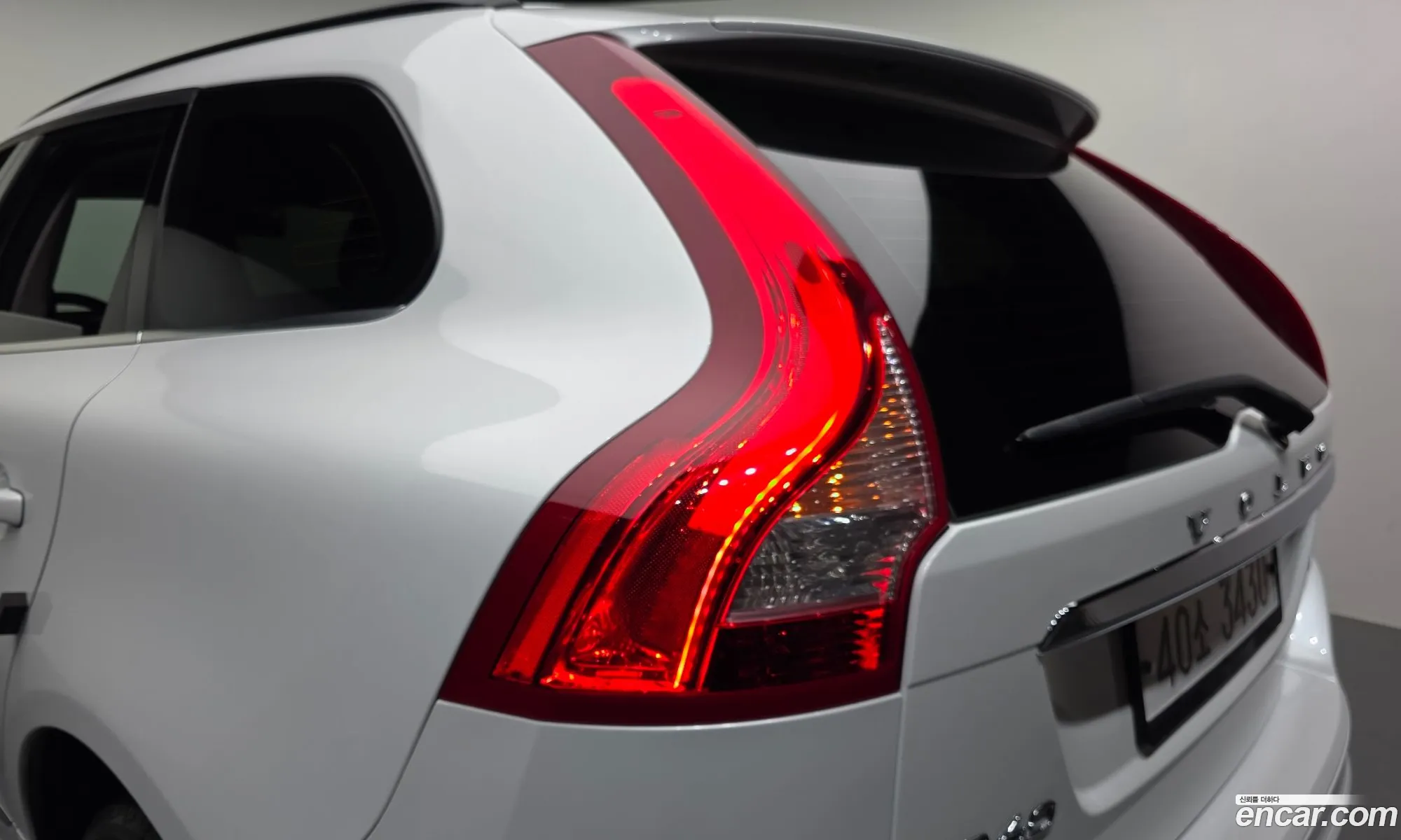 Volvo XC60 2017 YV1DZARBDH2188809 — 15