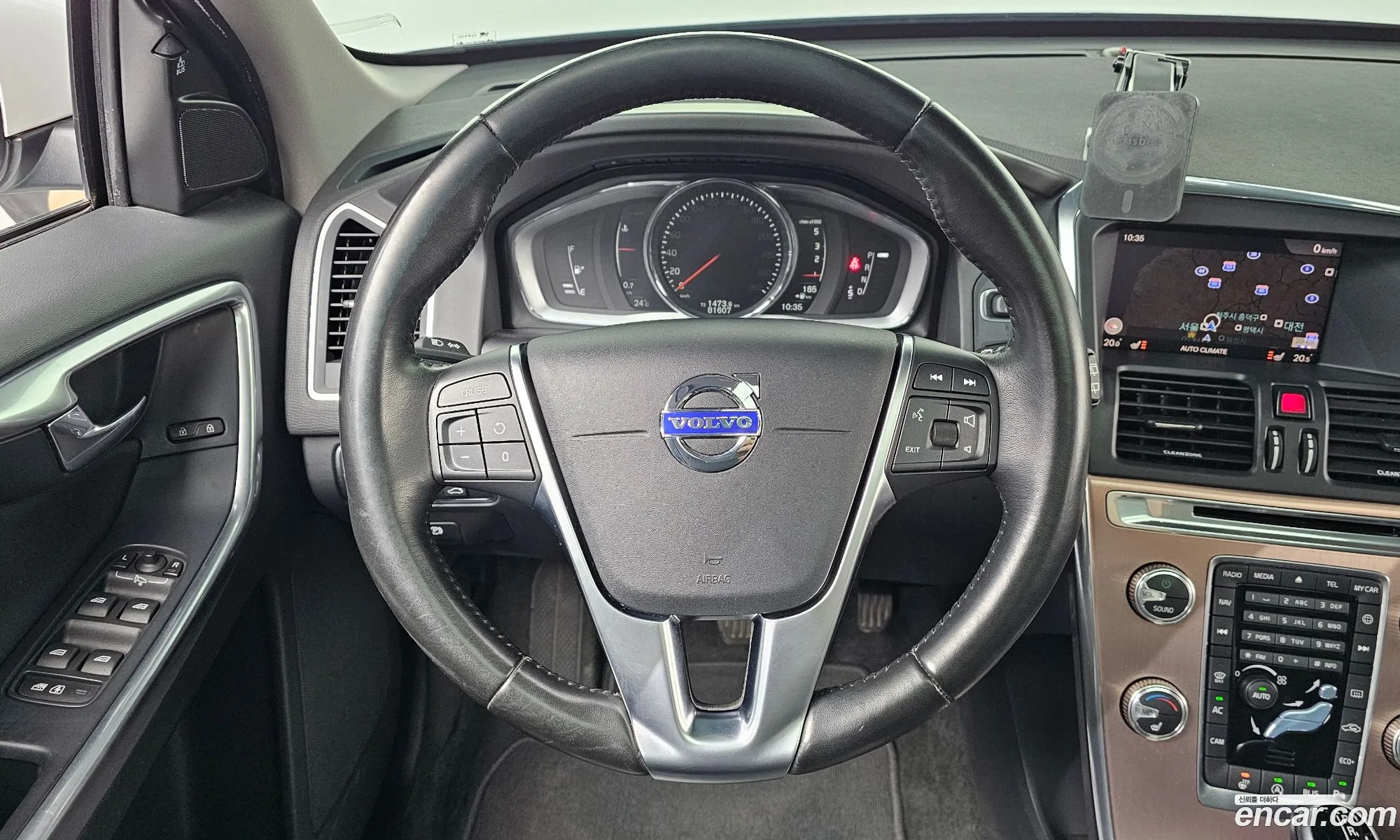 Volvo XC60 2017 YV1DZARBDH2188809 — 4