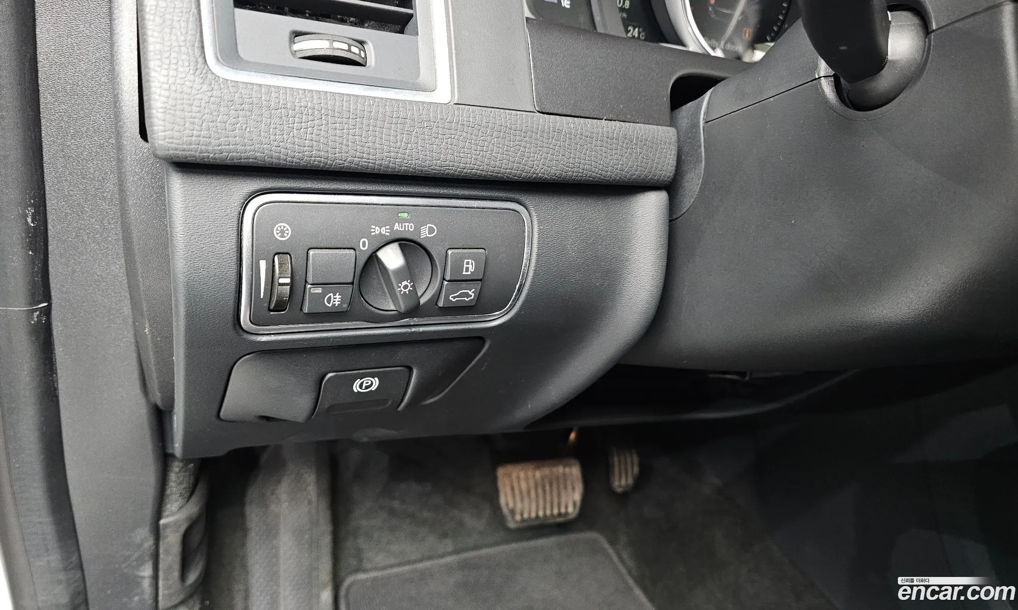 Volvo XC60 2017 YV1DZARBDH2188809 — 3