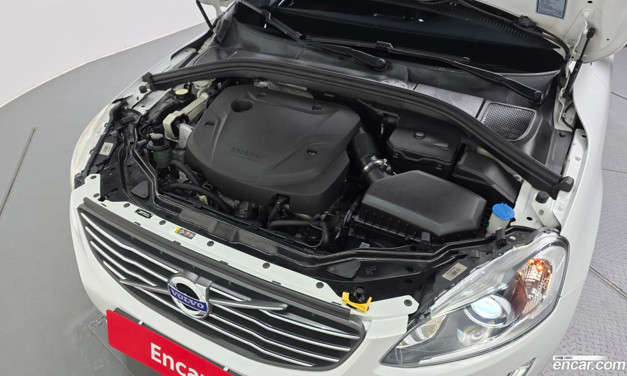 Volvo XC60 2017 YV1DZARBDH2188809 — 18