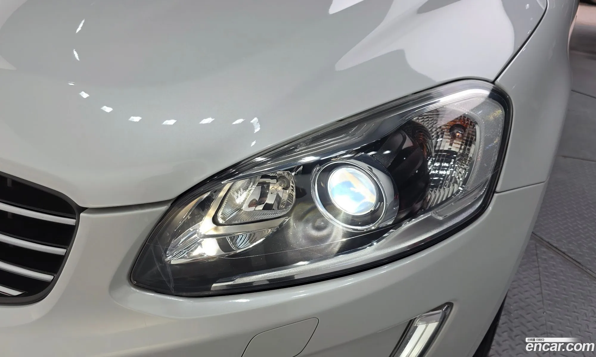 Volvo XC60 2017 YV1DZARBDH2188809 — 11