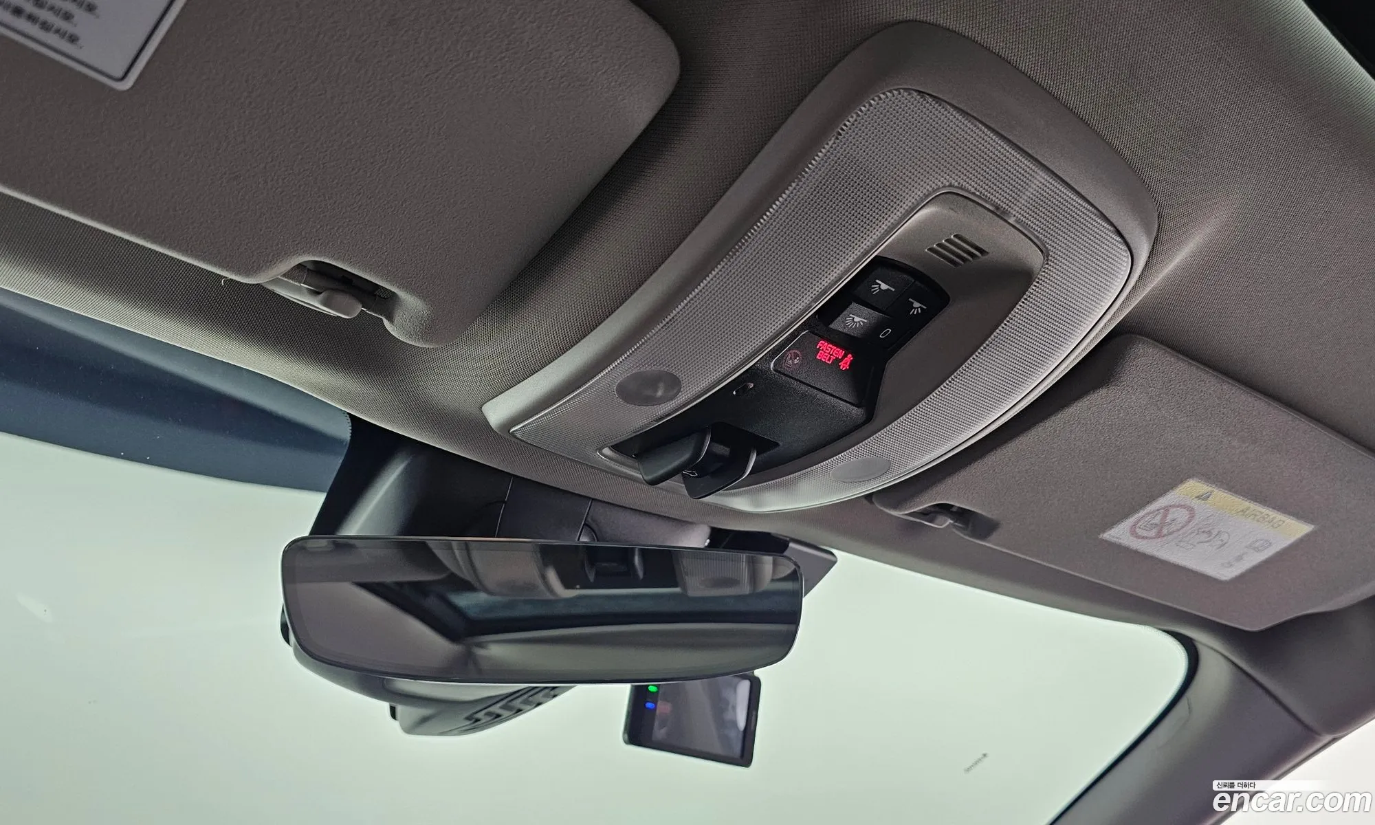 Volvo XC60 2017 YV1DZARBDH2188809 — 13