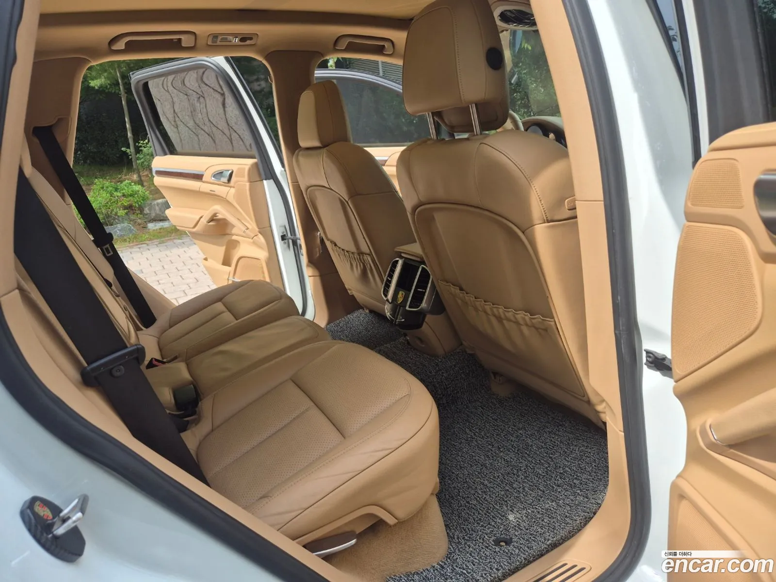 Porsche Cayenne 2012 — 13
