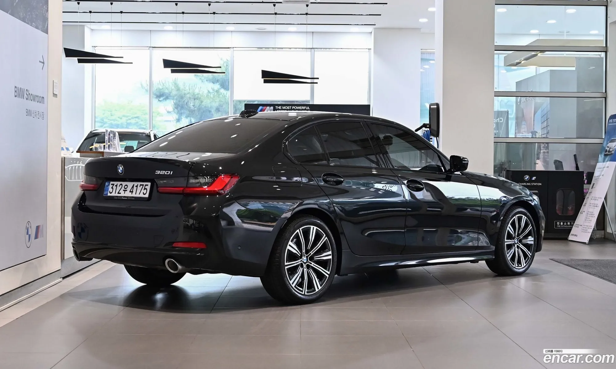 BMW 3 Series 2025 — 8