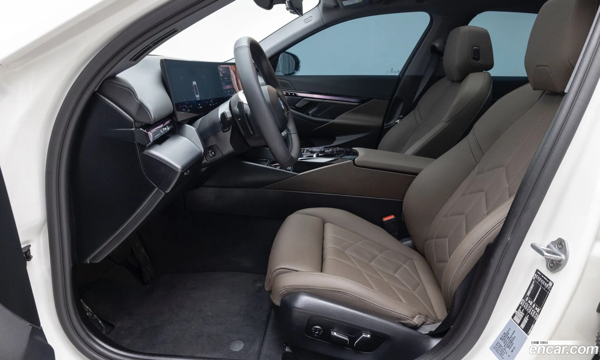 BMW 5 Series 2025 — 16