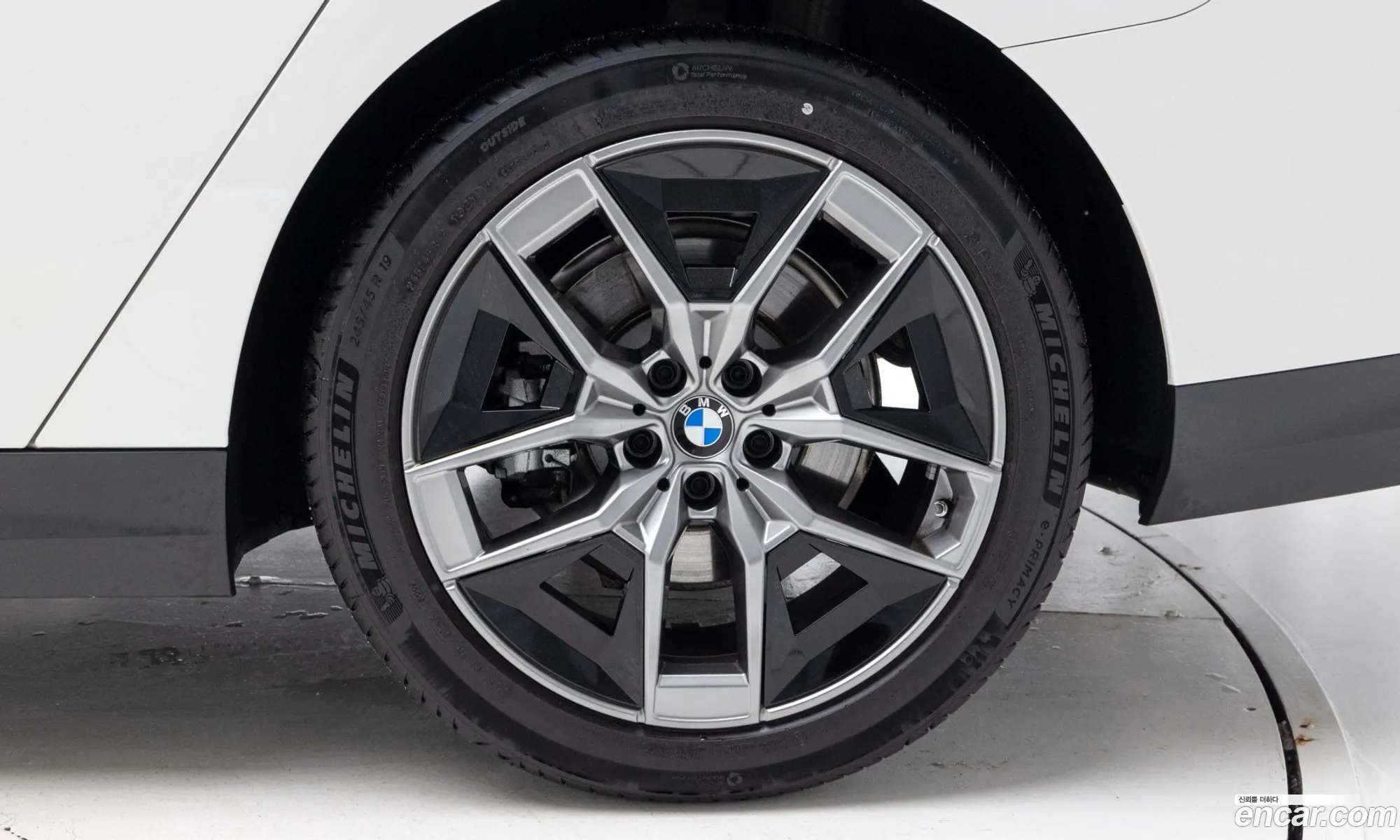 BMW 5 Series 2025 — 12