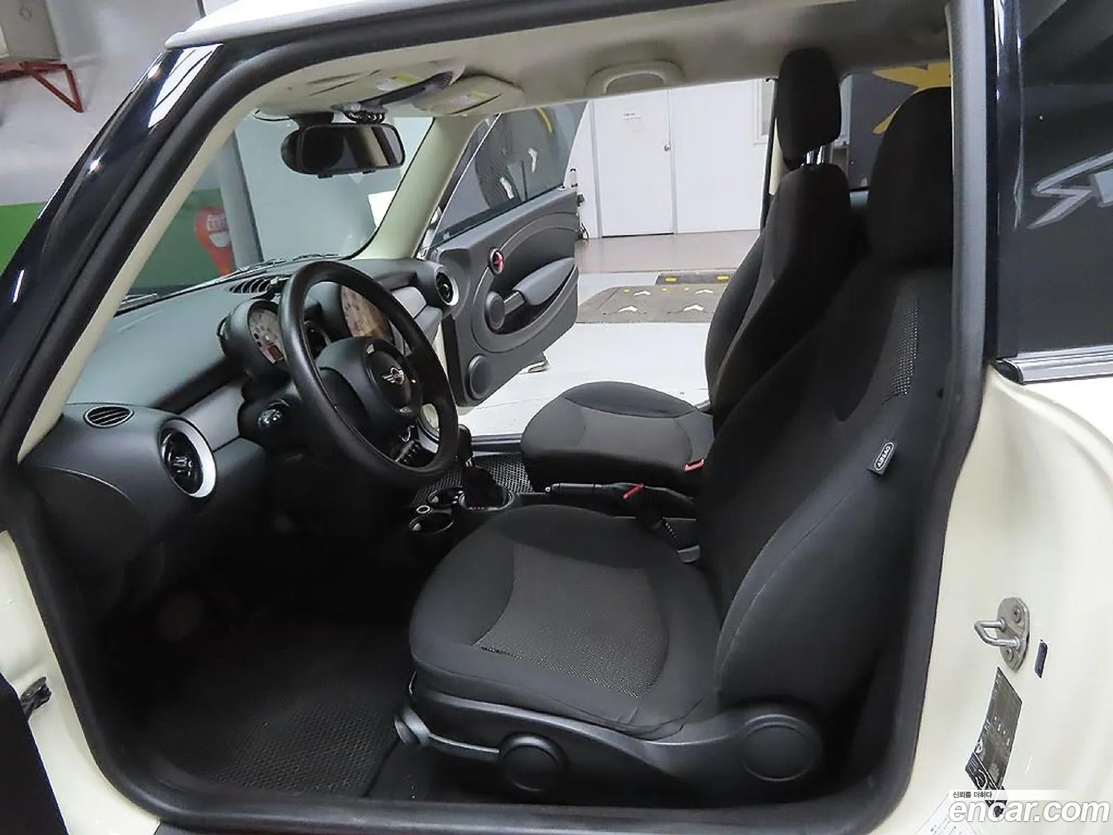 Mini Cooper 2010 — 2