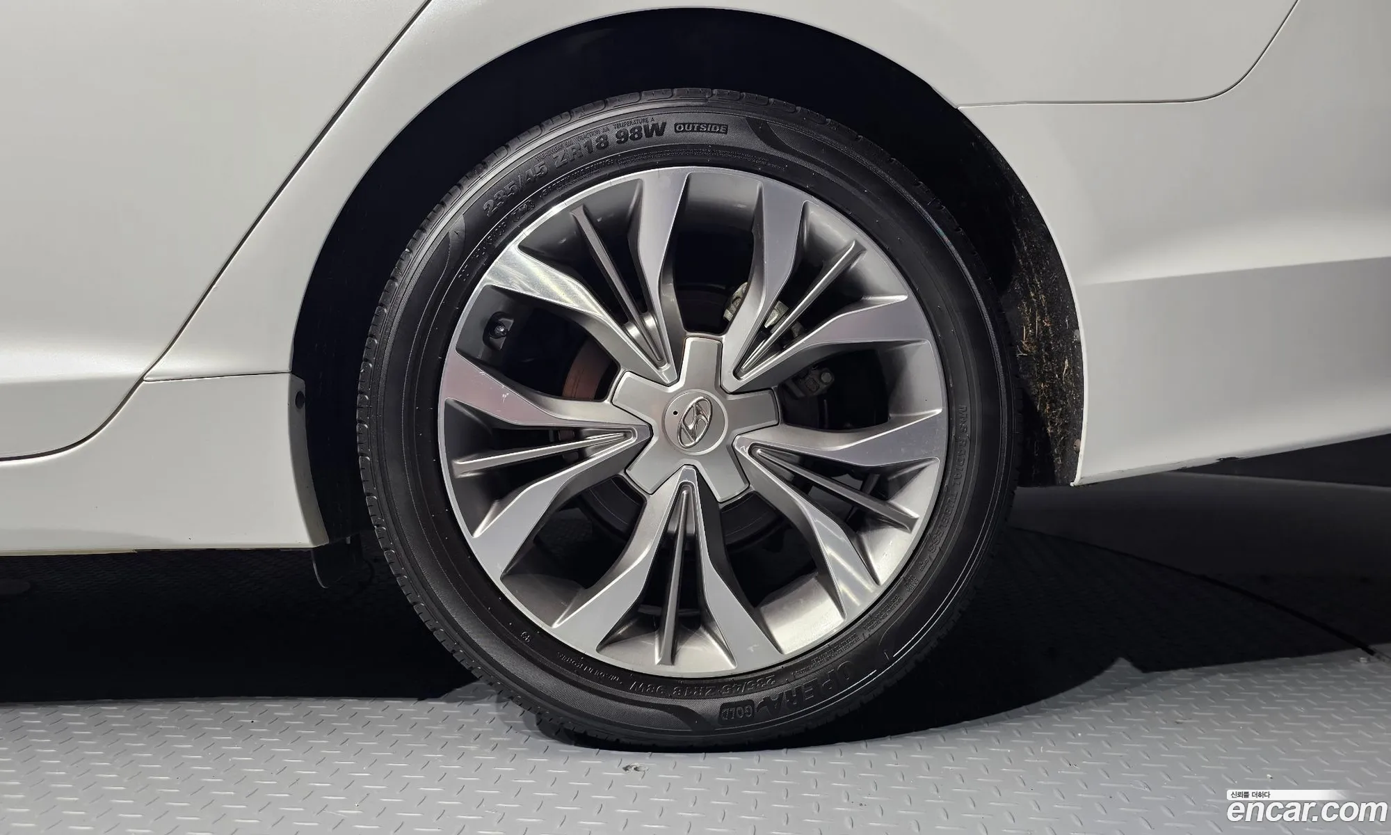 Hyundai LF Sonata 2014 — 30