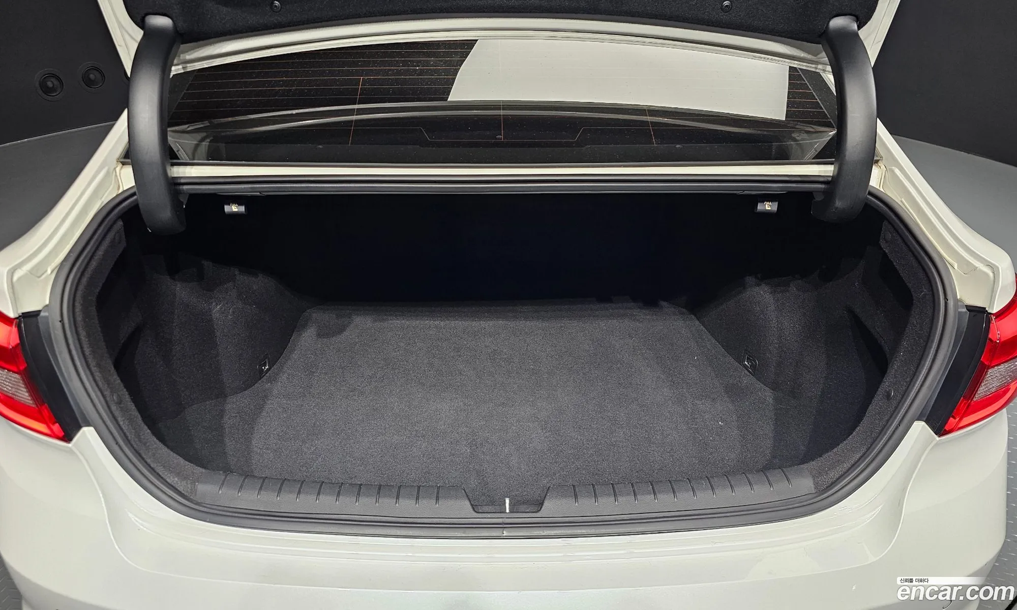 Hyundai LF Sonata 2014 — 28