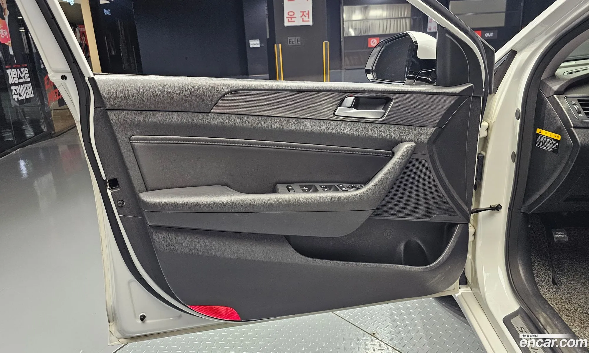 Hyundai LF Sonata 2014 — 29