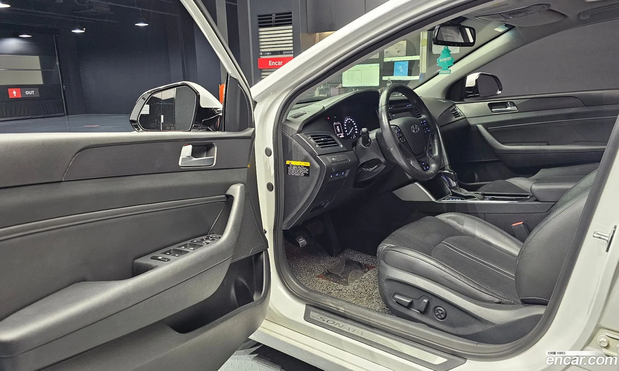 Hyundai LF Sonata 2014 — 15