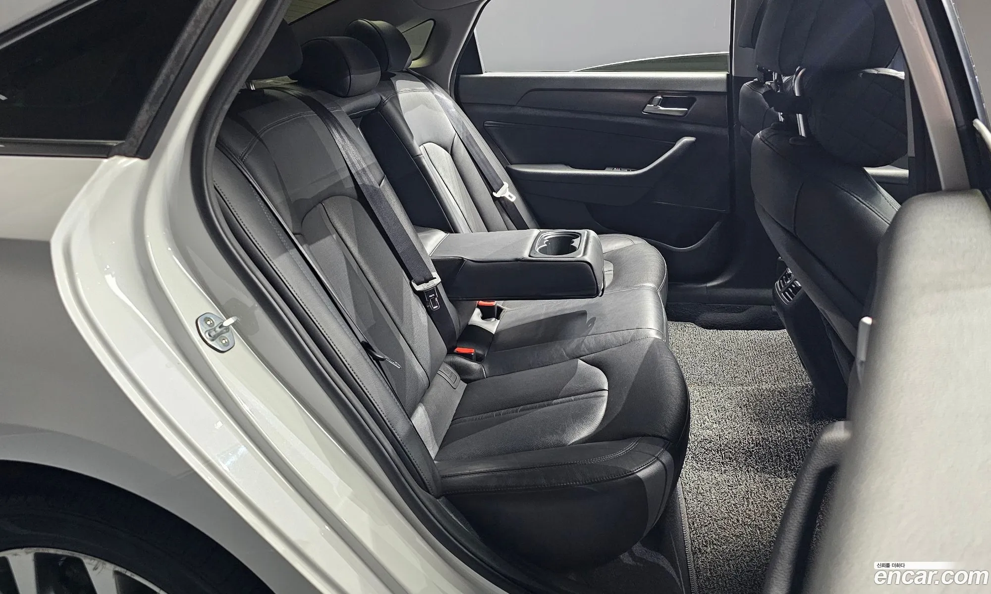 Hyundai LF Sonata 2014 — 22