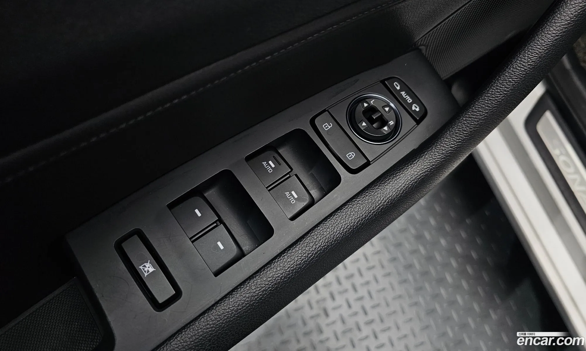 Hyundai LF Sonata 2014 — 25