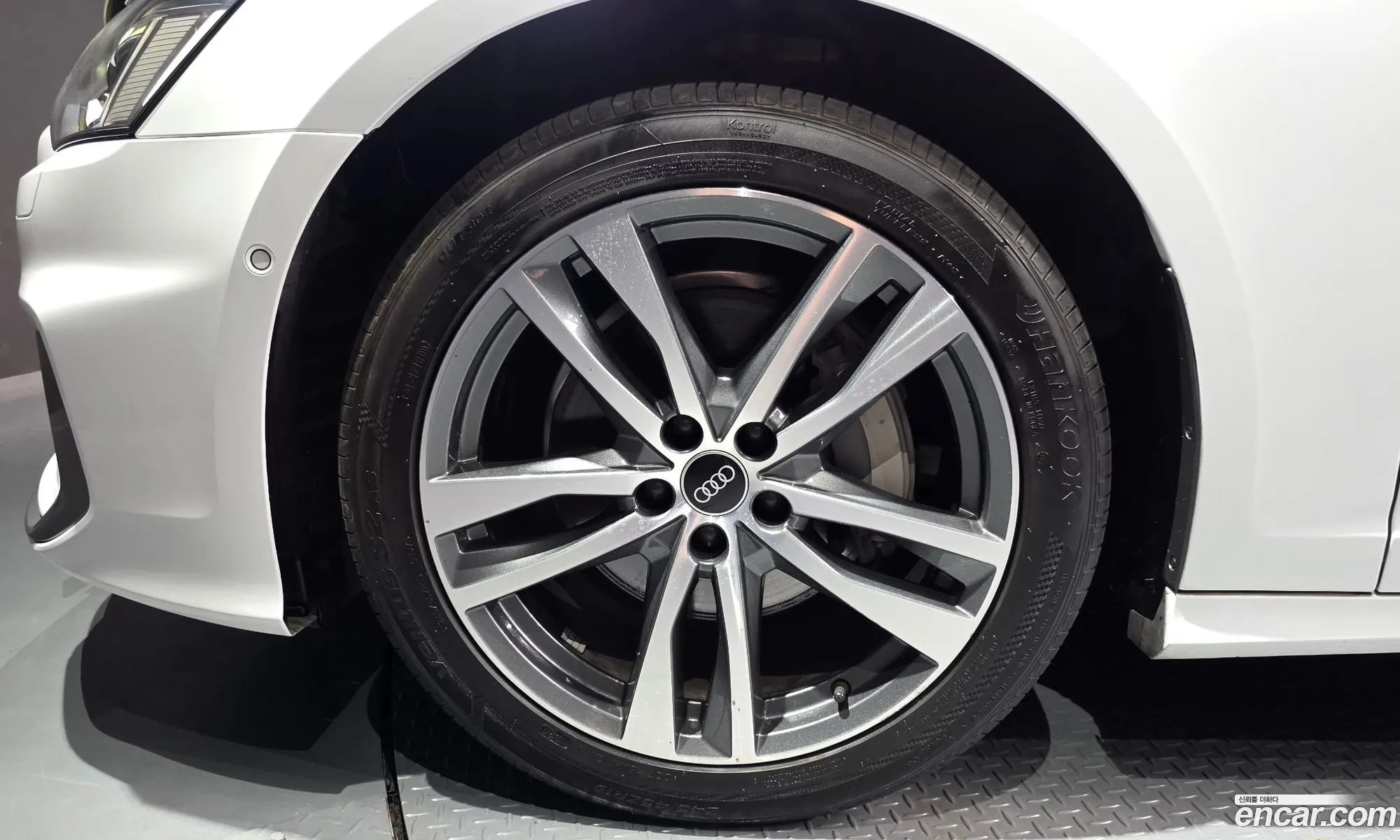 Audi A6 2021 WAUZZZF21NN004124 — 3