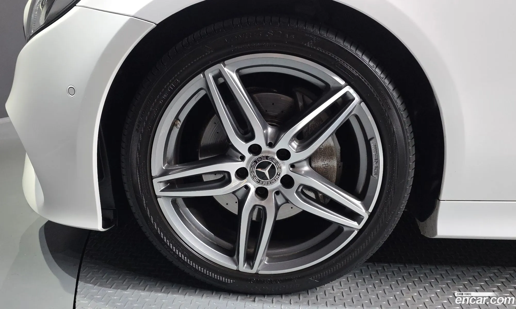 Mercedes-Benz E-Class W213 2018 — 23