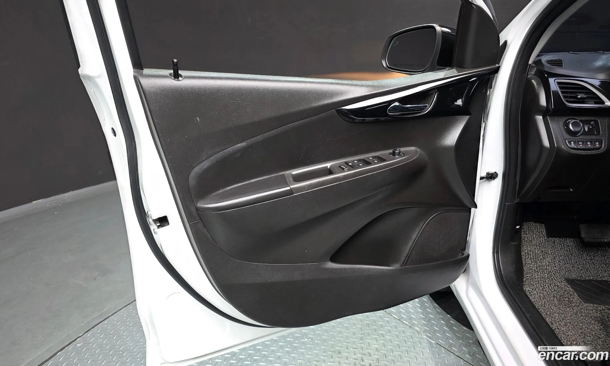 Chevrolet (GM Daewoo) Spark 2019 KLYDC487DKC776913 — 19
