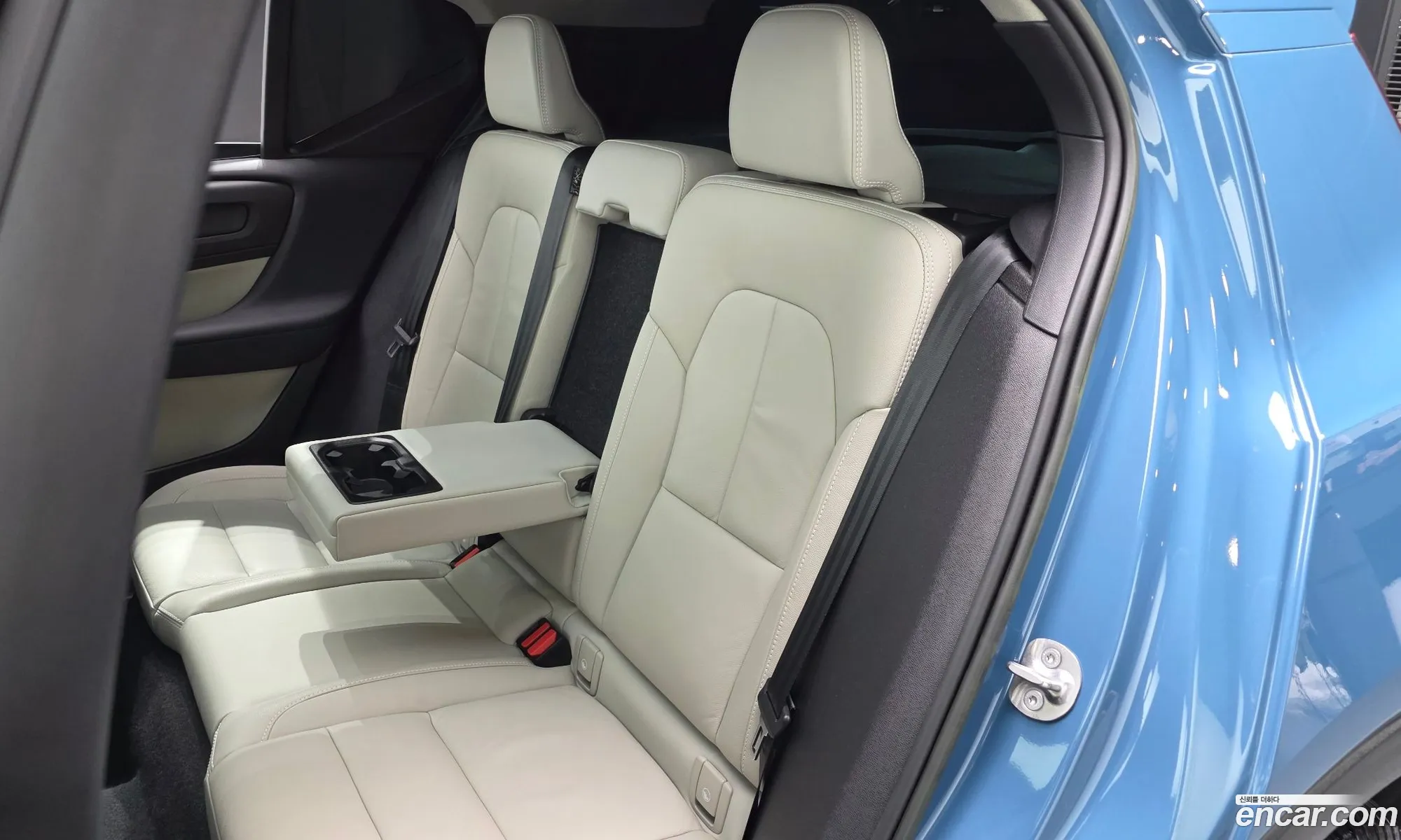 Volvo XC40 2022 — 4