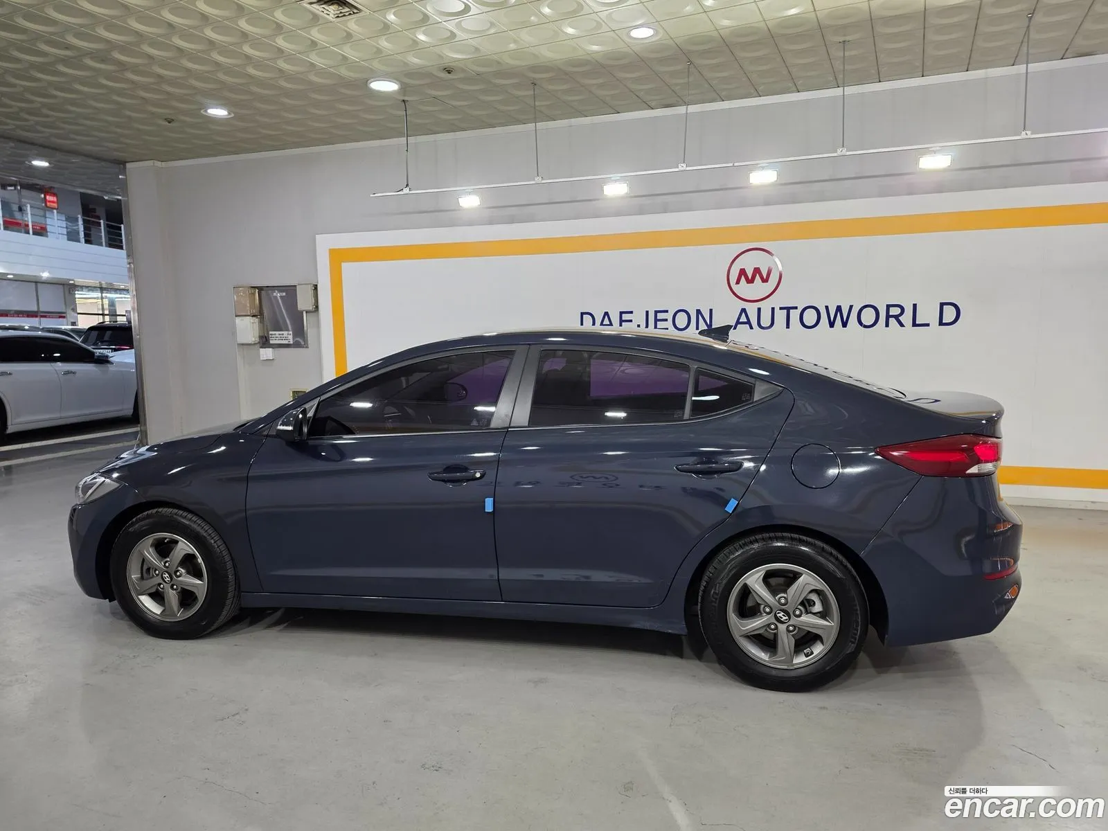 Hyundai Elantra AD 2016 — 10