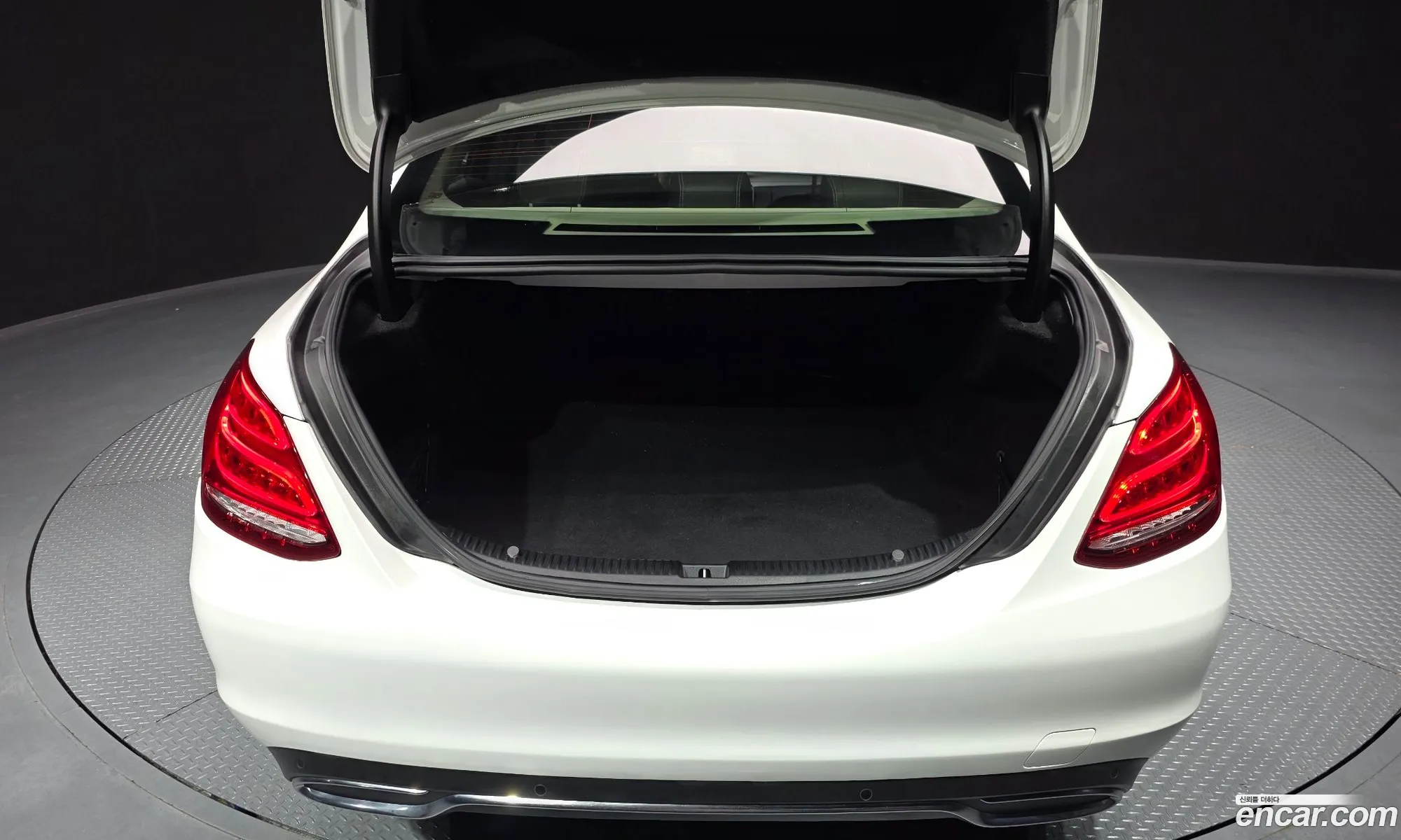 Mercedes-Benz C-Class W205 2016 WDDWF4CB5GF396744 — 17