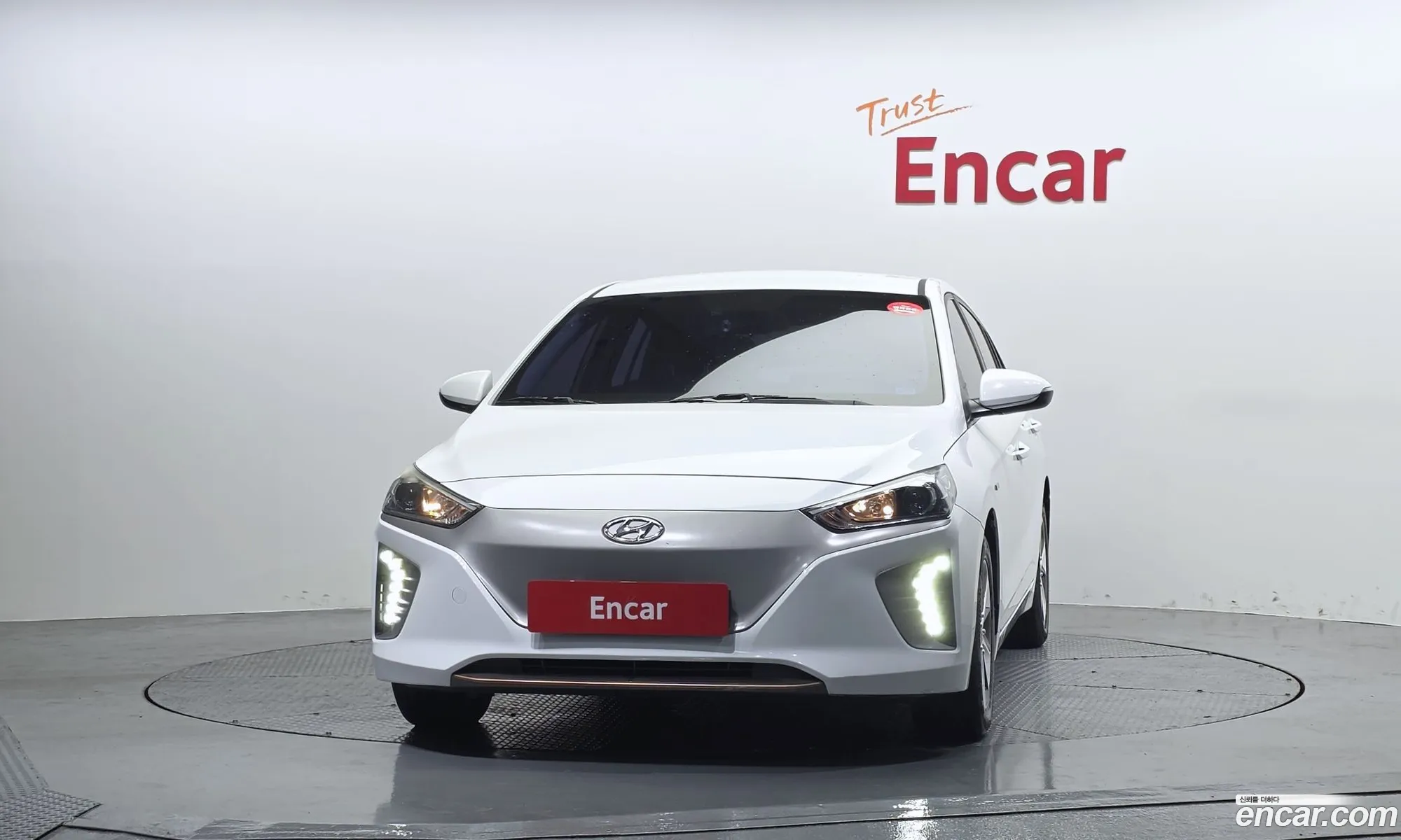 Hyundai Ioniq Electric 2018 — 10