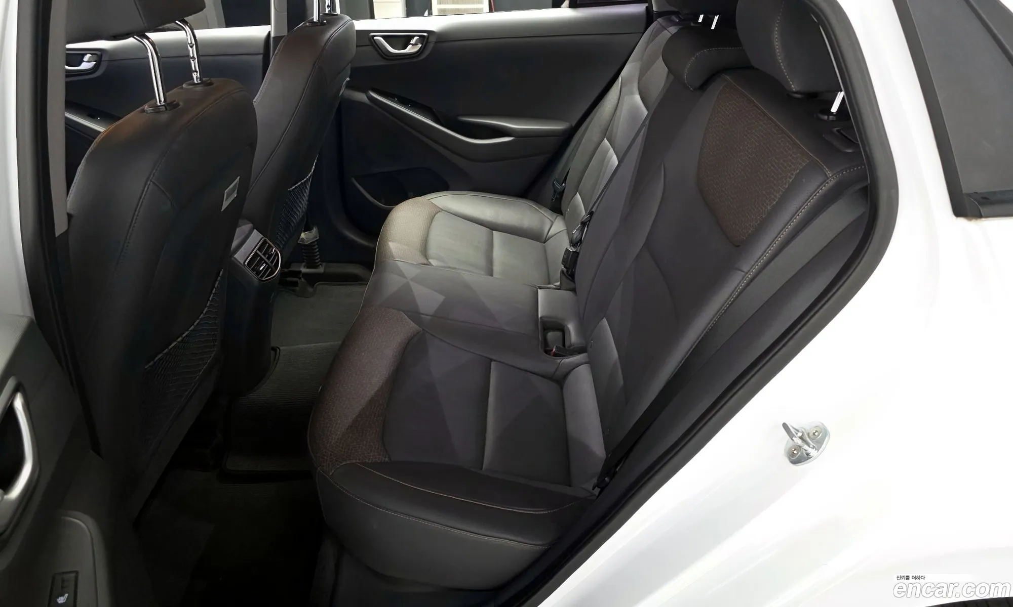 Hyundai Ioniq Electric 2018 — 29