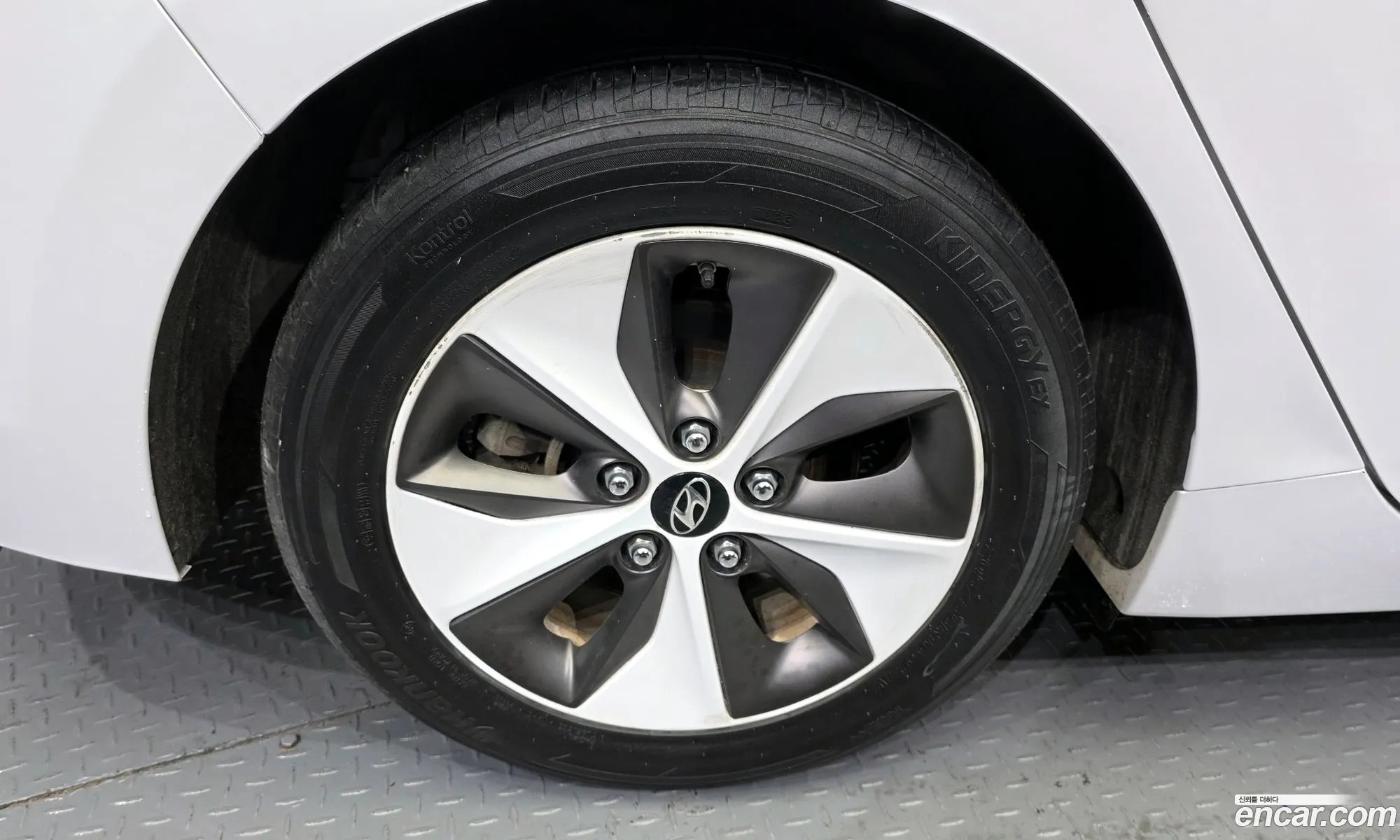 Hyundai Ioniq Electric 2018 — 3
