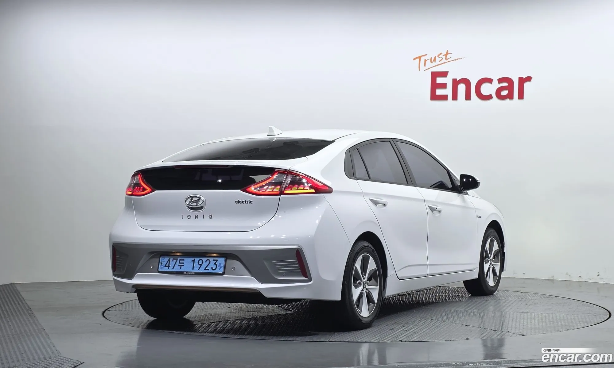 Hyundai Ioniq Electric 2018 — 11