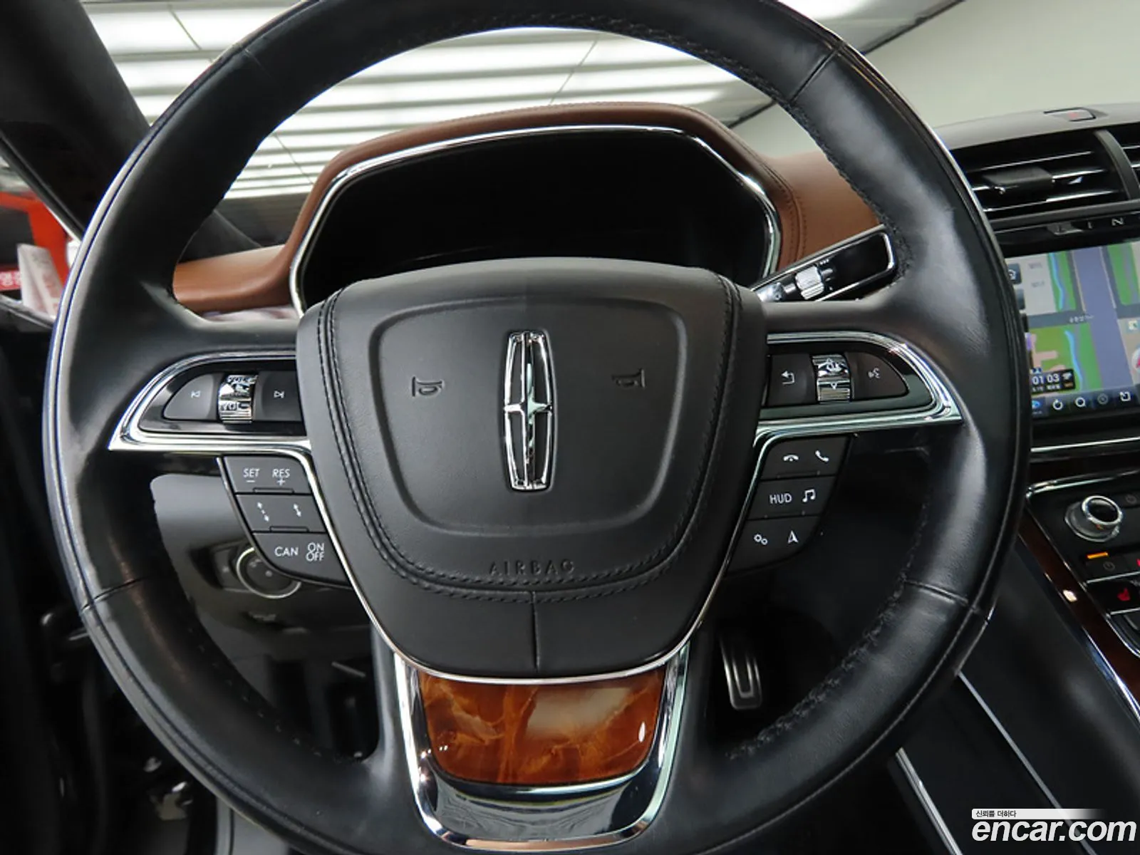 Lincoln Continental 10th Gen 2017 — 19