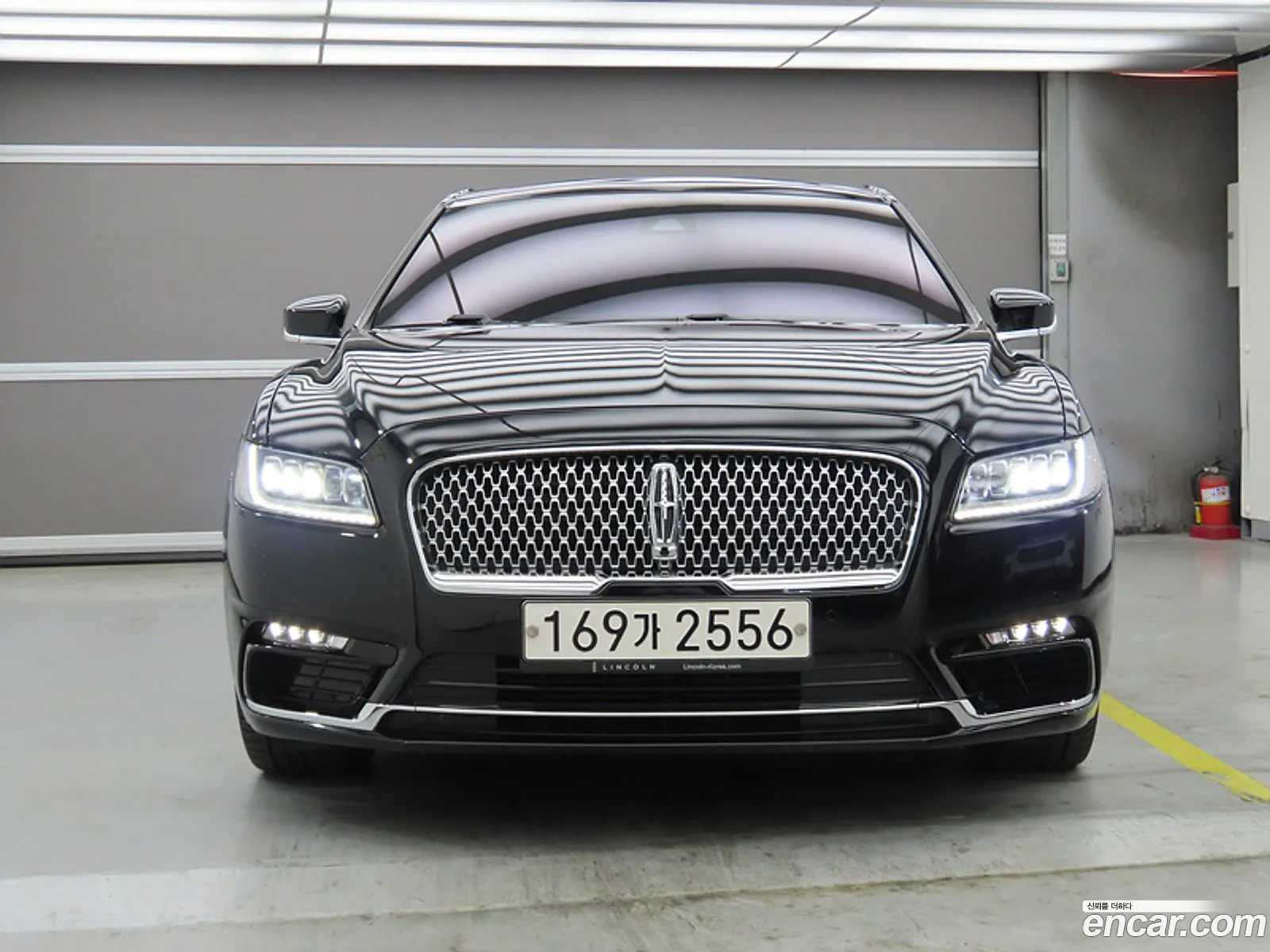 Lincoln Continental 10th Gen 2017 — 18