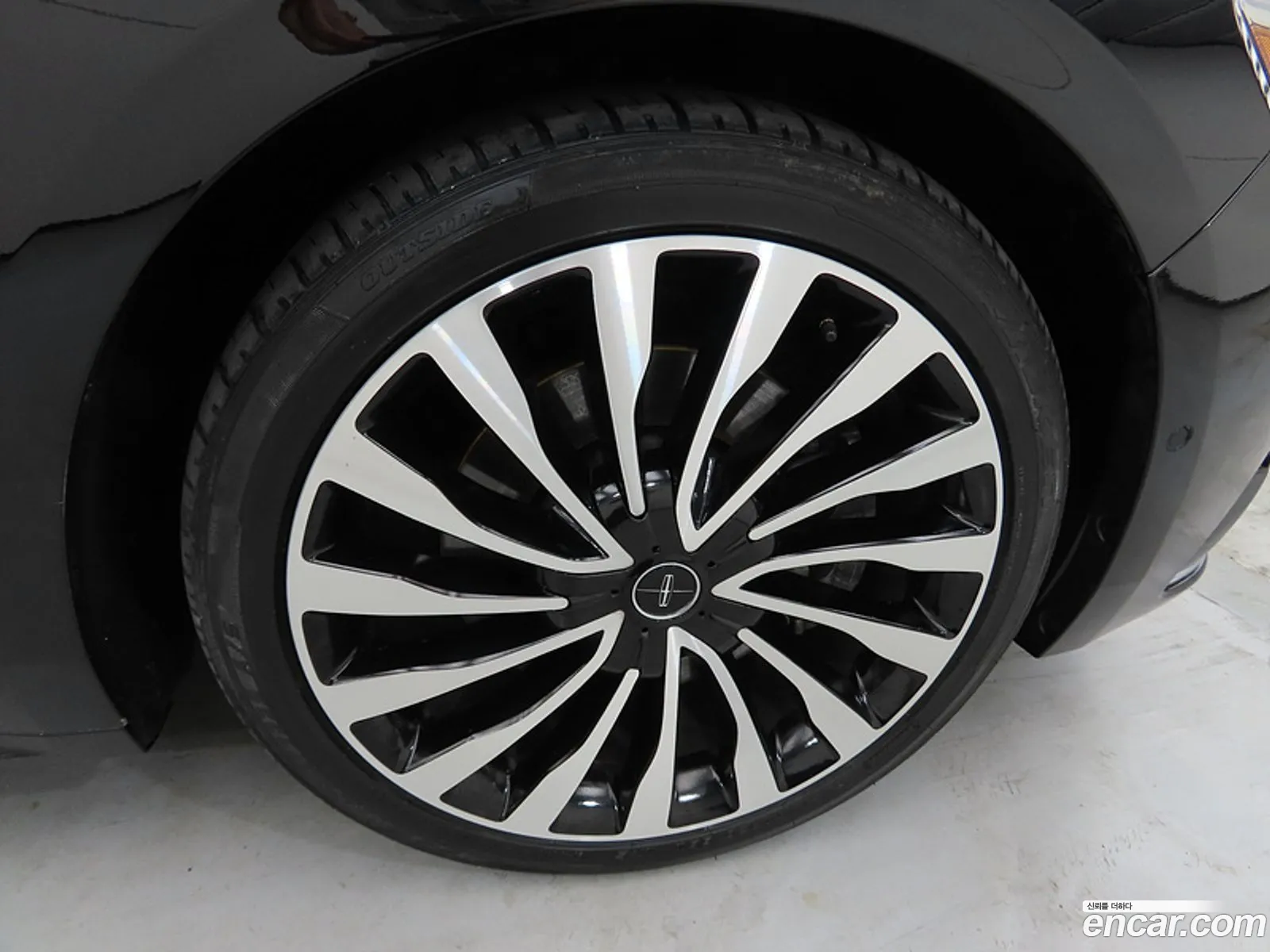 Lincoln Continental 10th Gen 2017 — 10